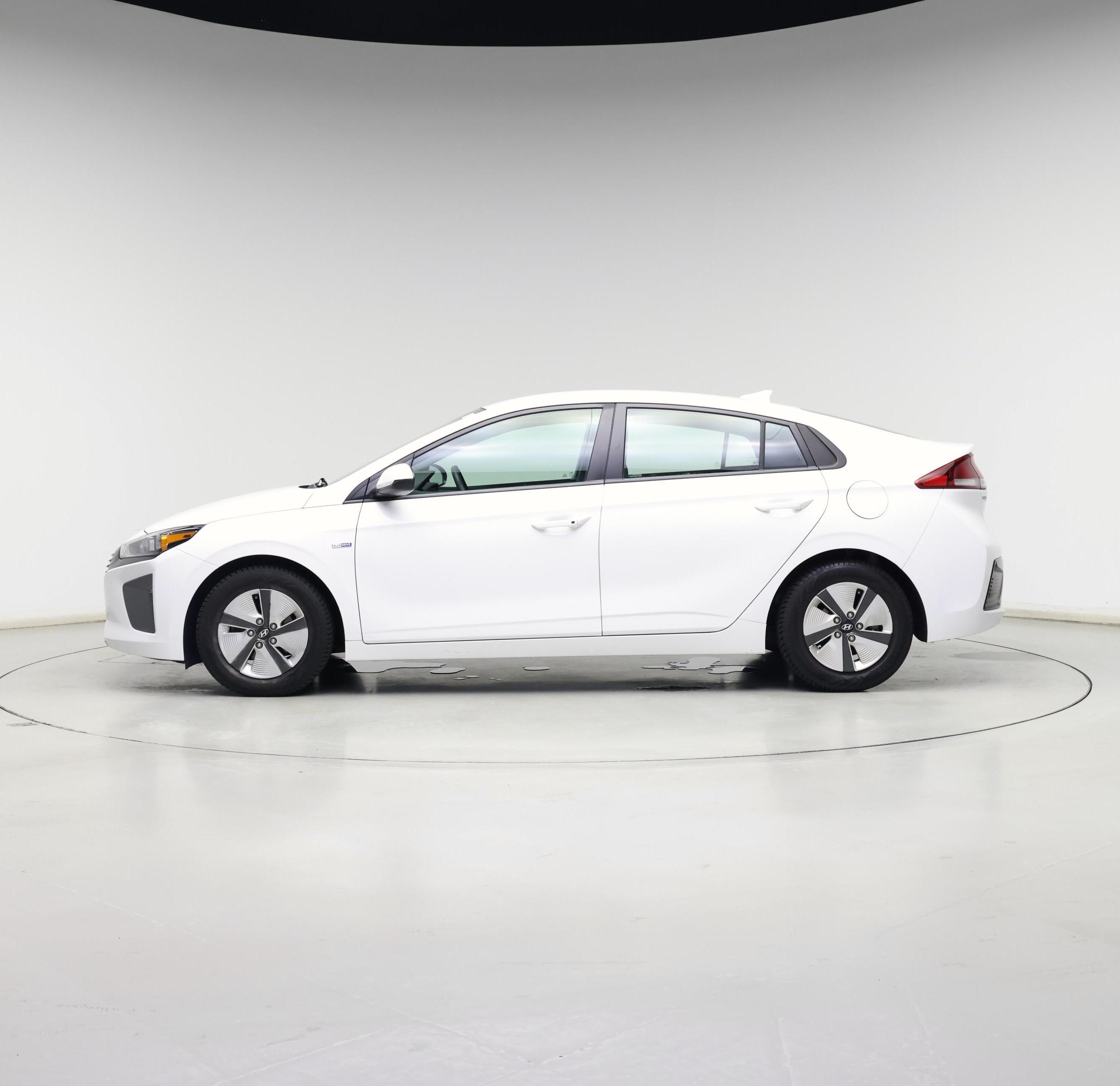 Thumbnail: 2017 Hyundai Ioniq - 3