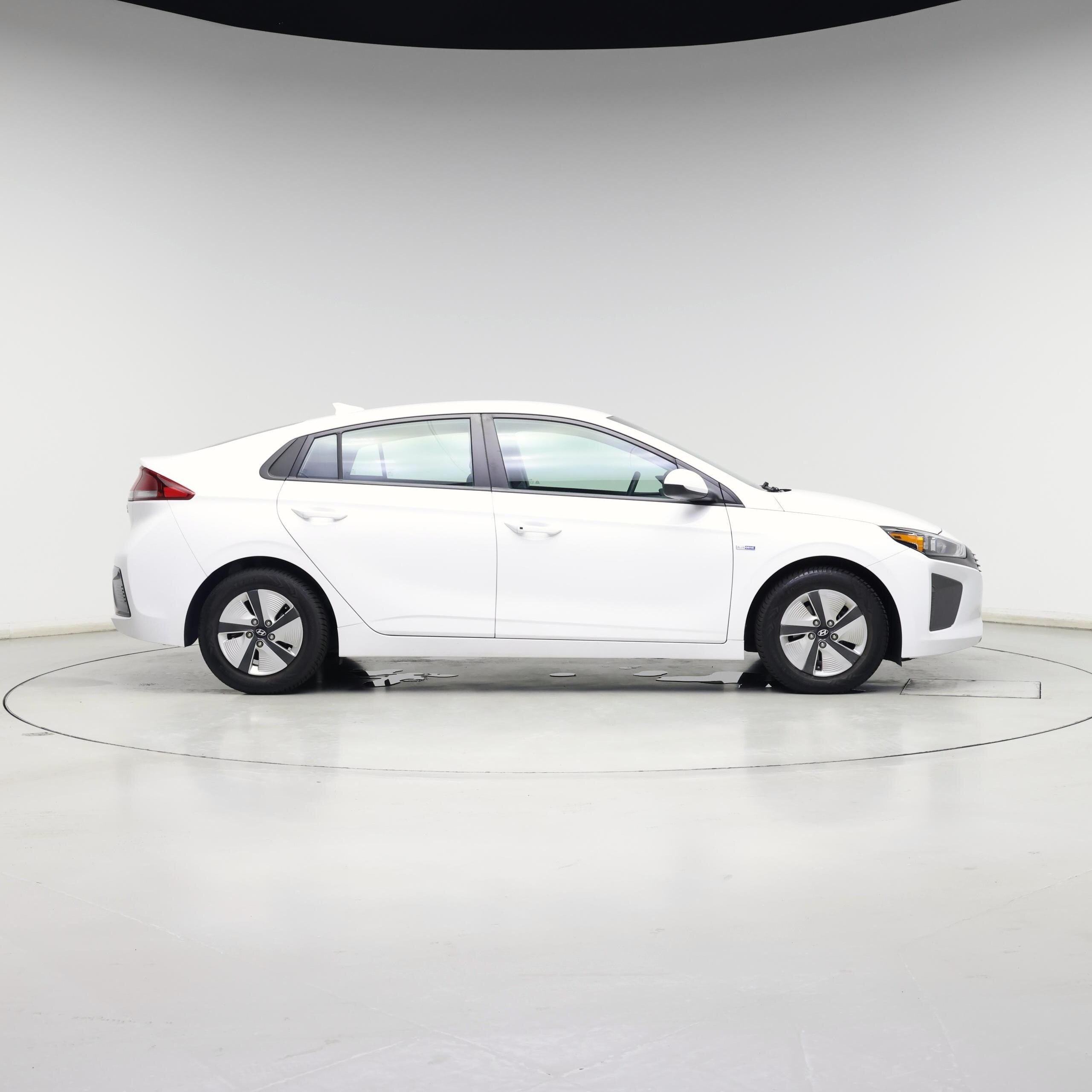 Thumbnail: 2017 Hyundai Ioniq - 7