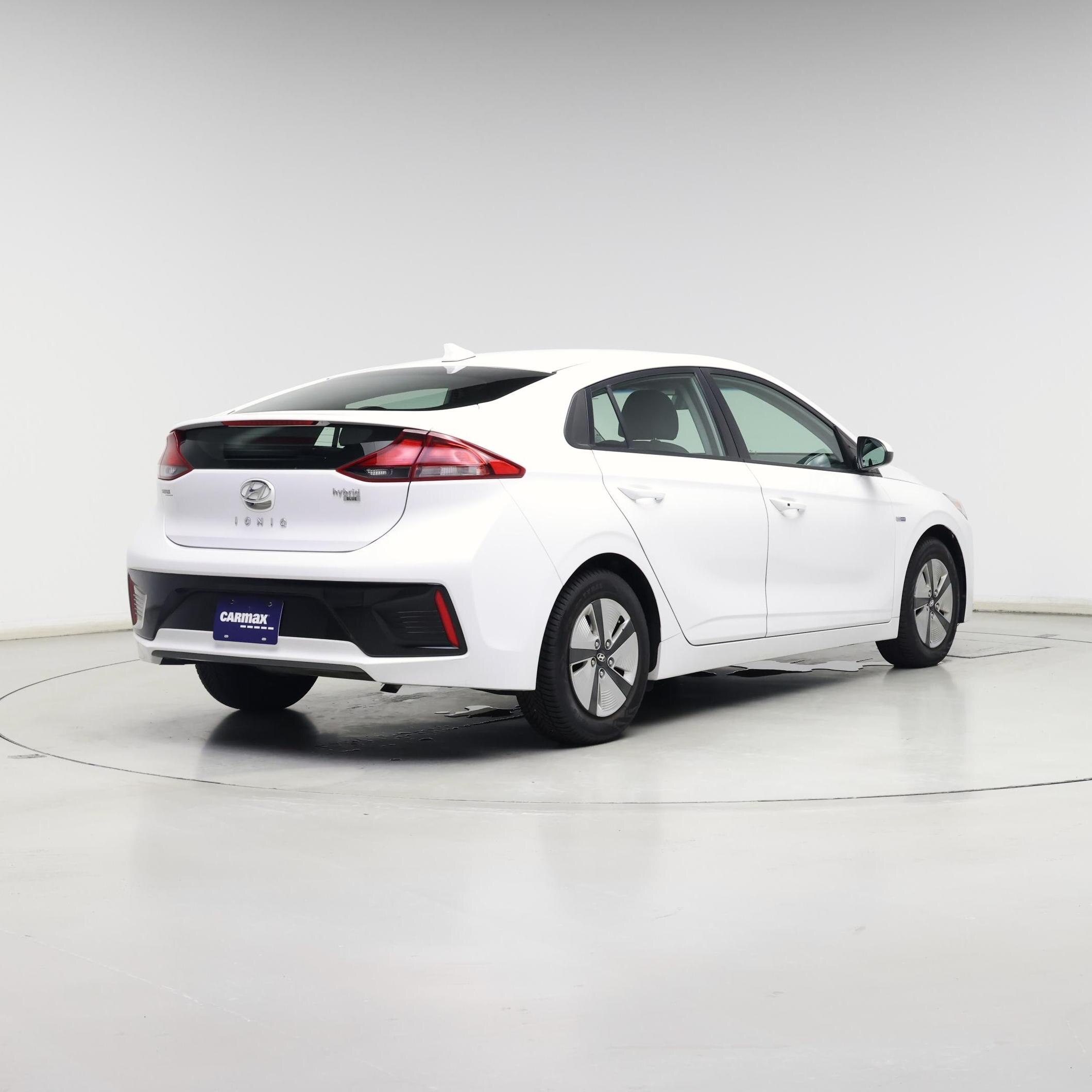 Thumbnail: 2017 Hyundai Ioniq - 8