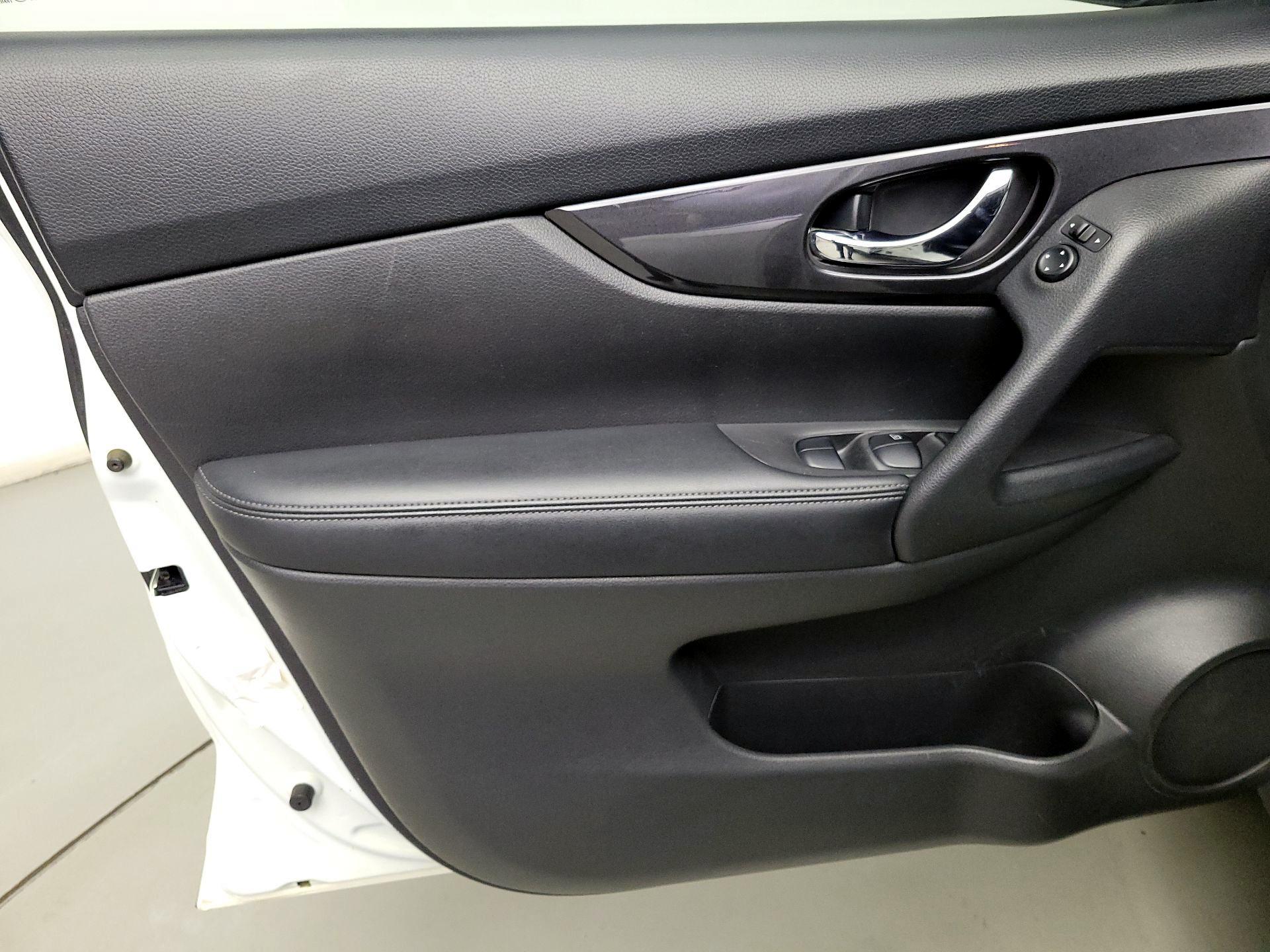 Thumbnail: 2019 Nissan Rogue - 12