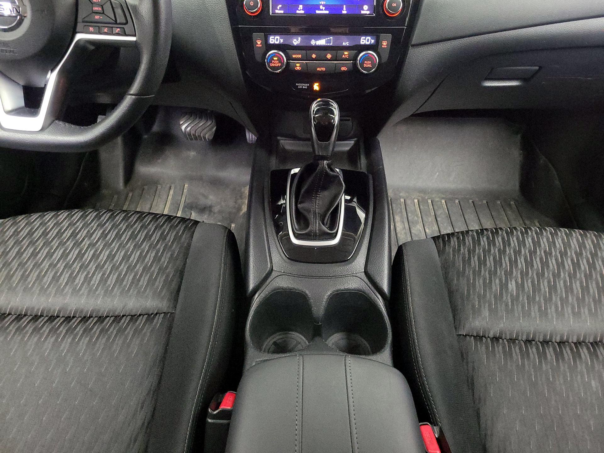 Thumbnail: 2019 Nissan Rogue - 17