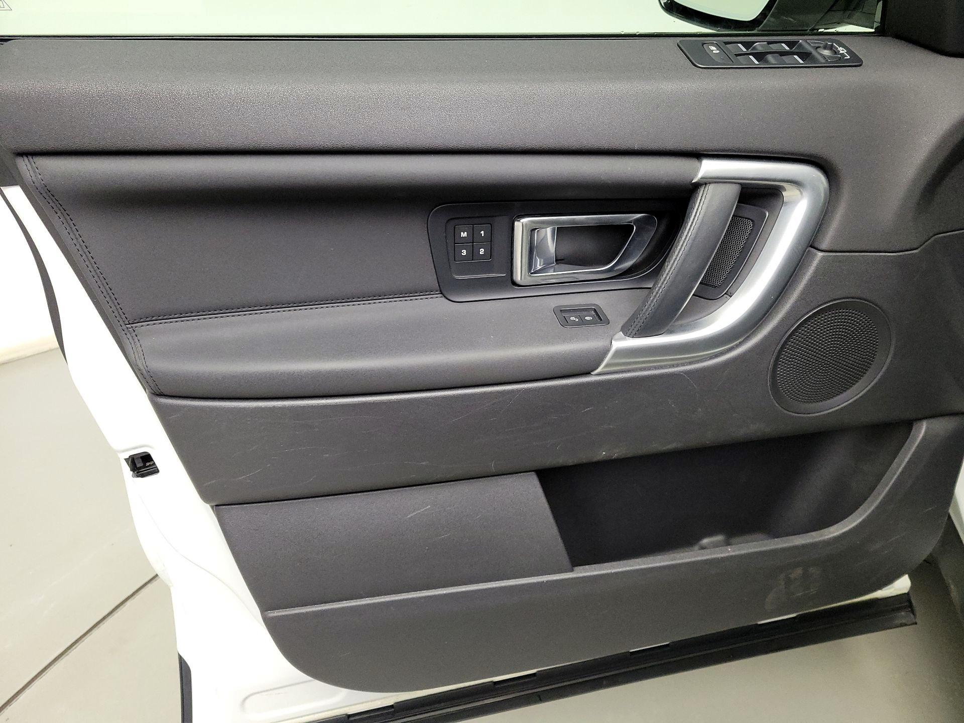 Thumbnail: 2018 Land Rover Discovery Sport - 12