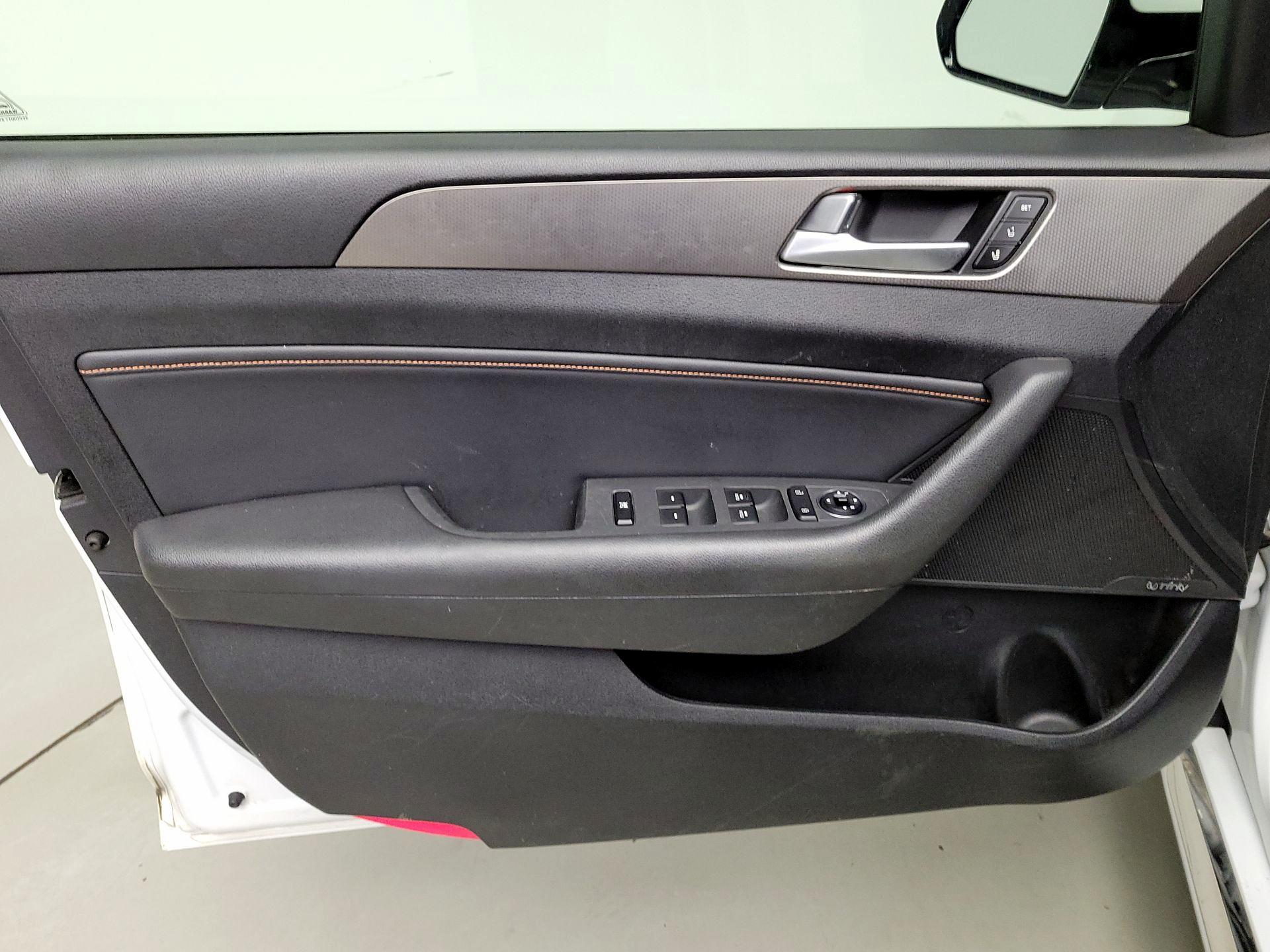 Thumbnail: 2015 Hyundai Sonata - 12