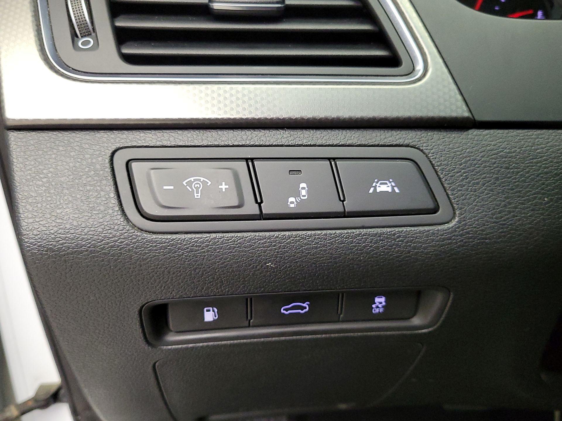 Thumbnail: 2015 Hyundai Sonata - 13