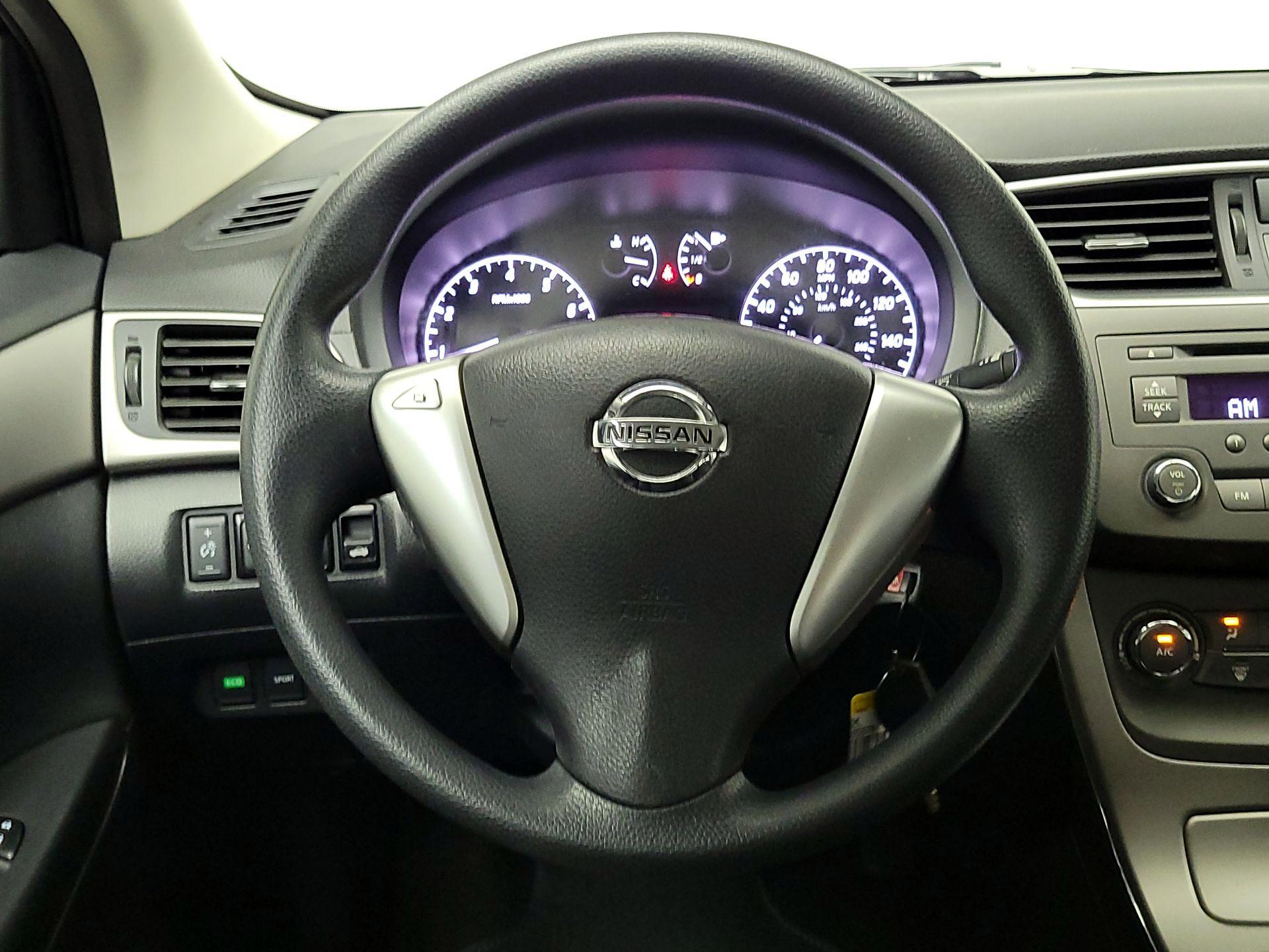 Thumbnail: 2014 Nissan Sentra - 10