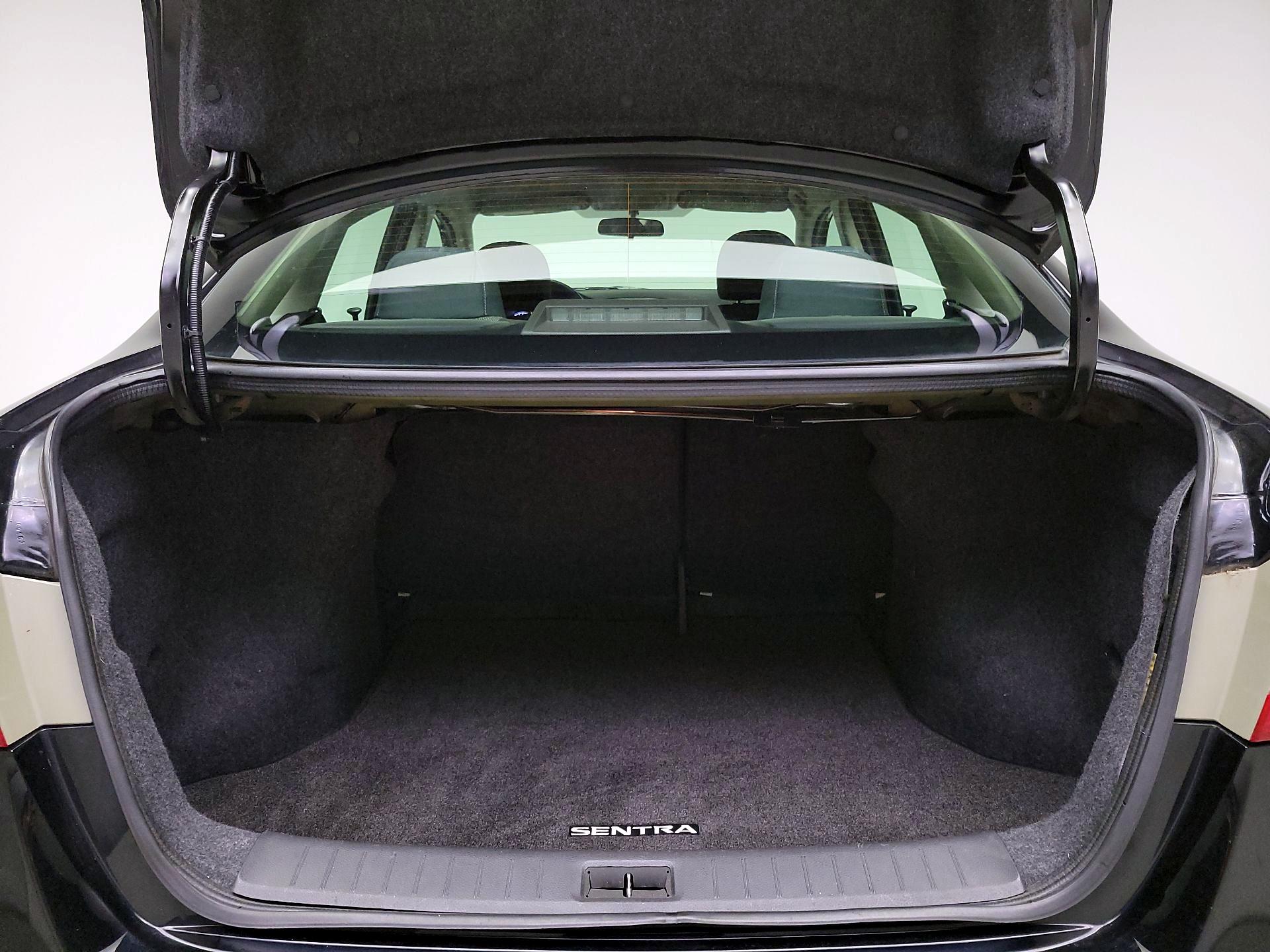 Thumbnail: 2014 Nissan Sentra - 18