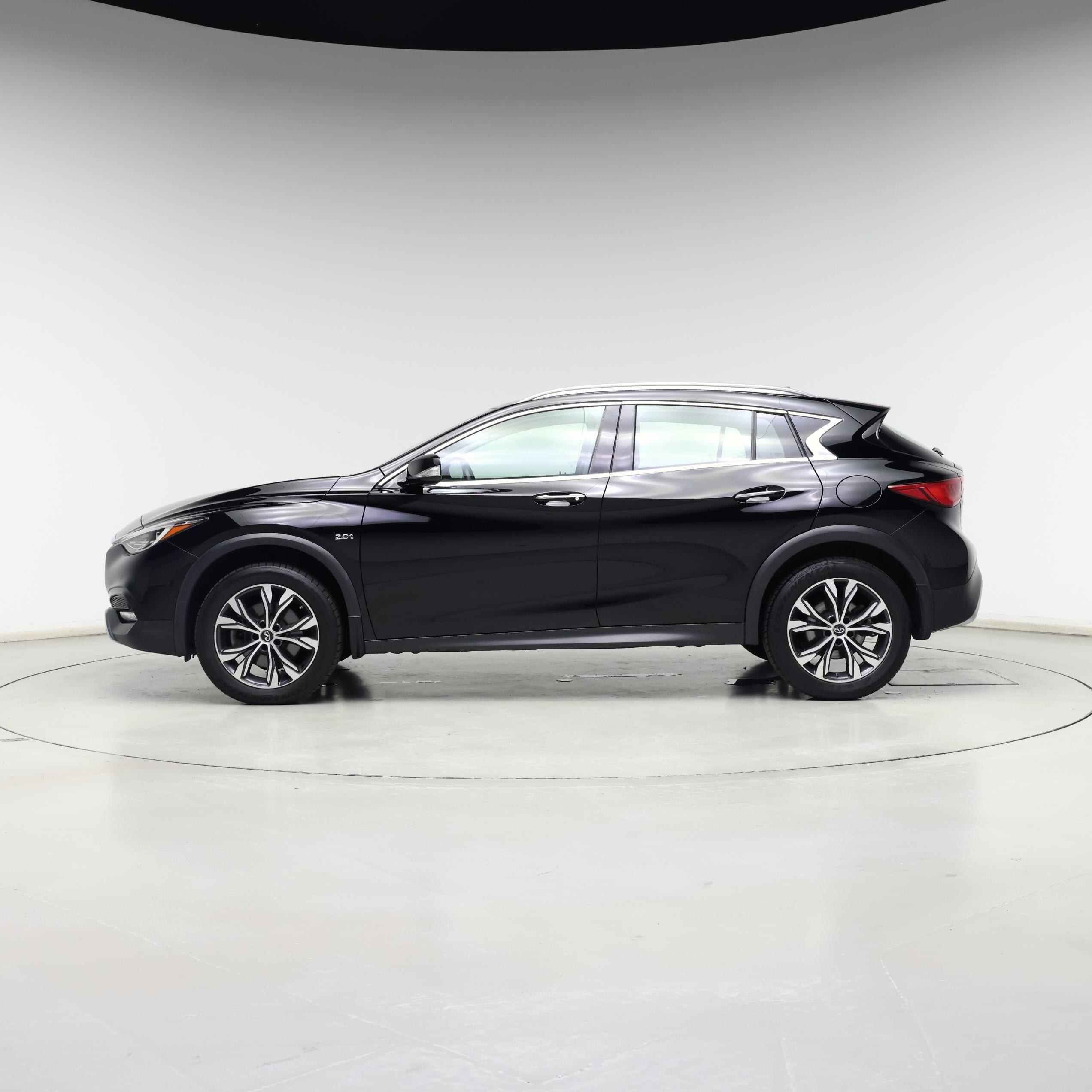 Thumbnail: 2018 INFINITI QX30 - 3