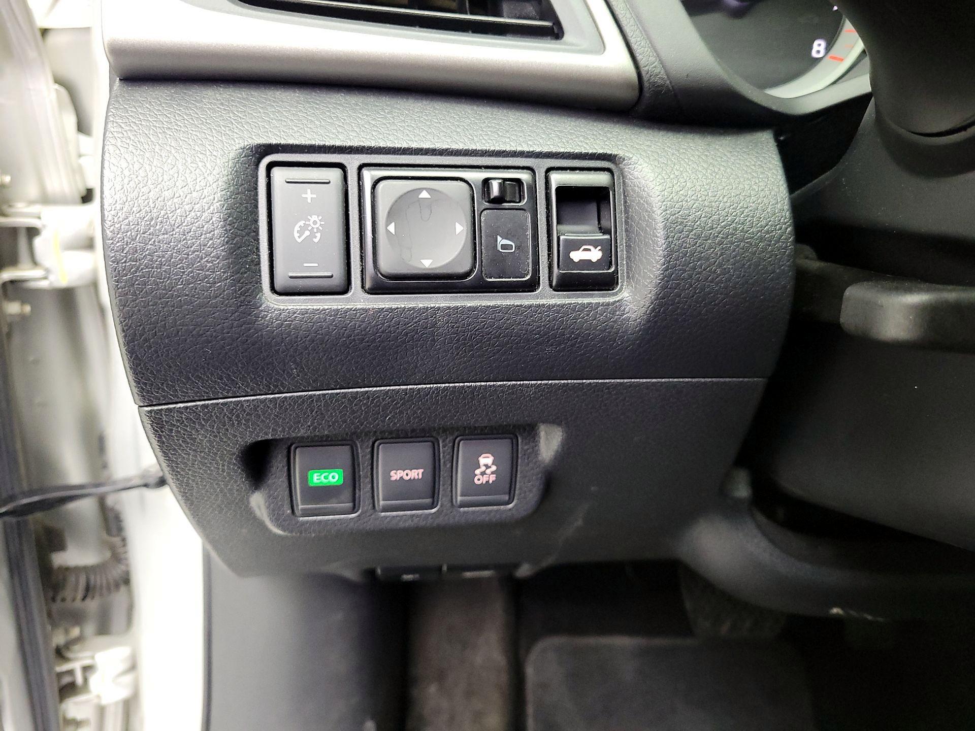 Thumbnail: 2015 Nissan Sentra - 13