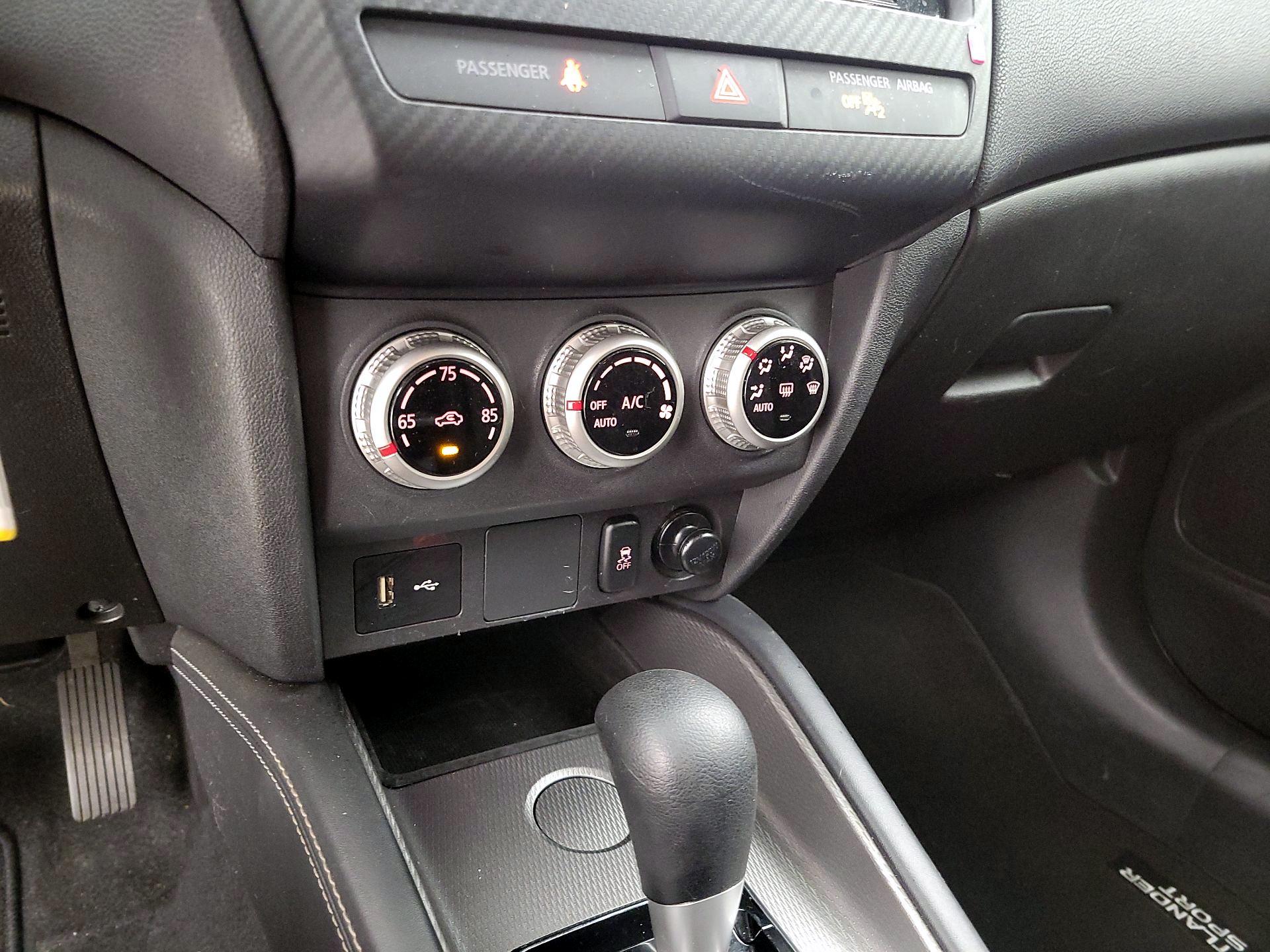 Thumbnail: 2021 Mitsubishi Outlander Sport - 15