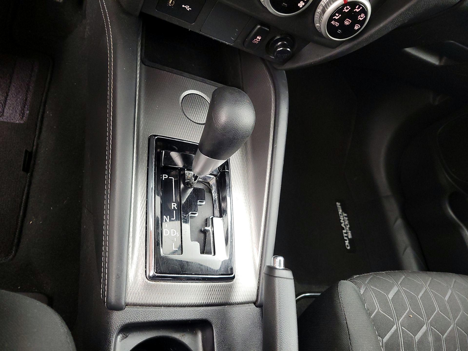 Thumbnail: 2021 Mitsubishi Outlander Sport - 16