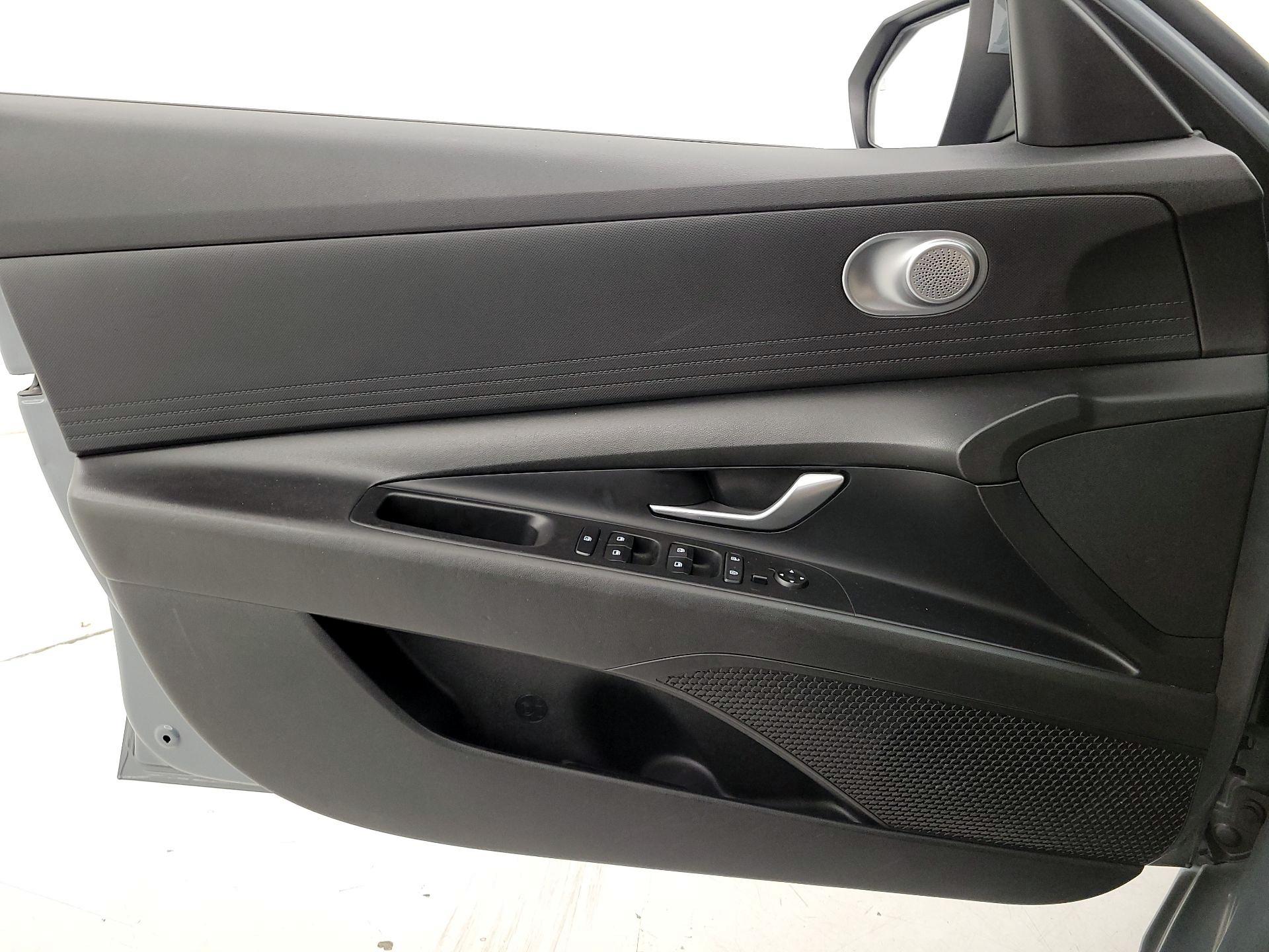Thumbnail: 2021 Hyundai Elantra - 12