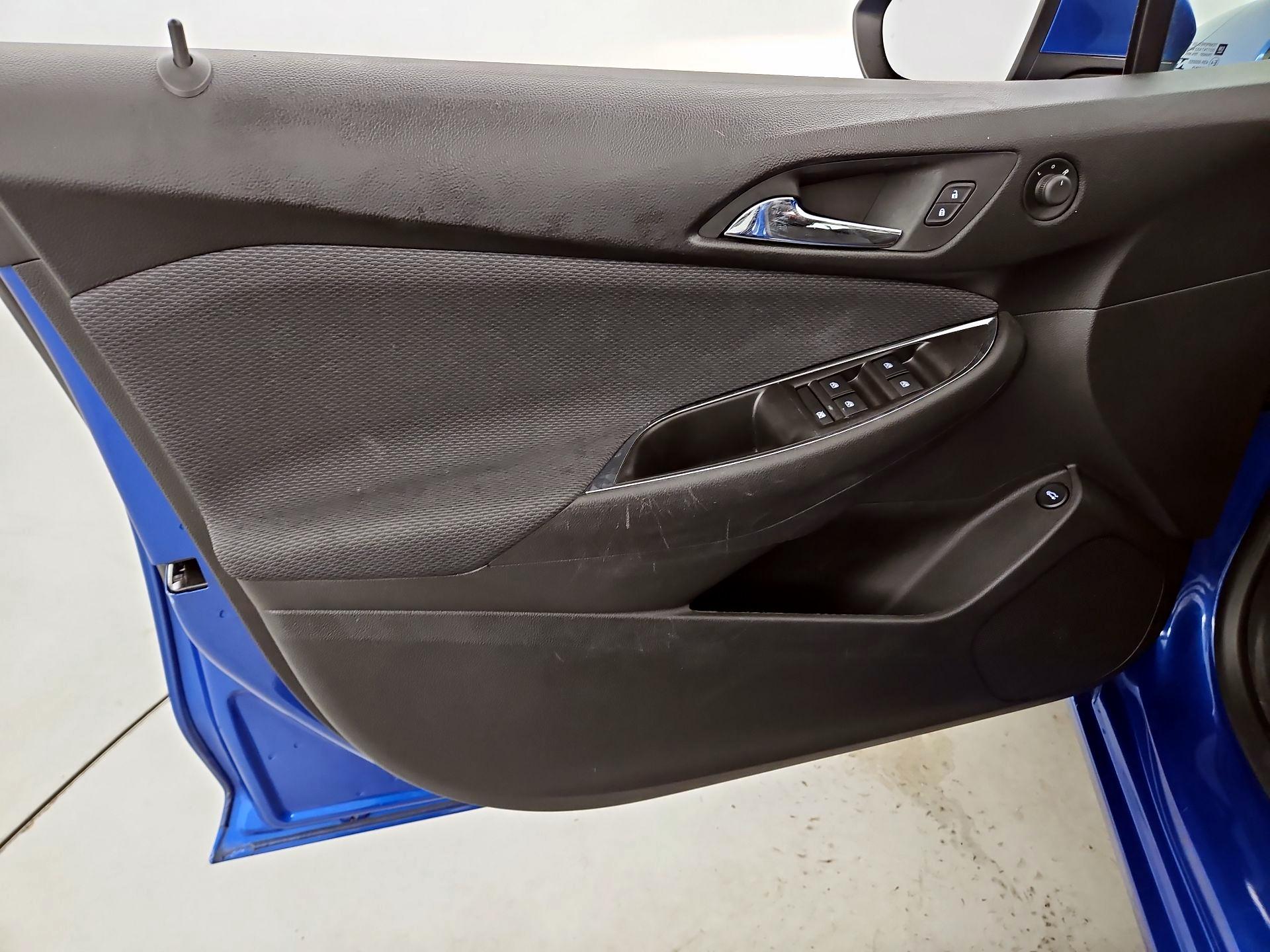 Thumbnail: 2018 Chevrolet Cruze - 12