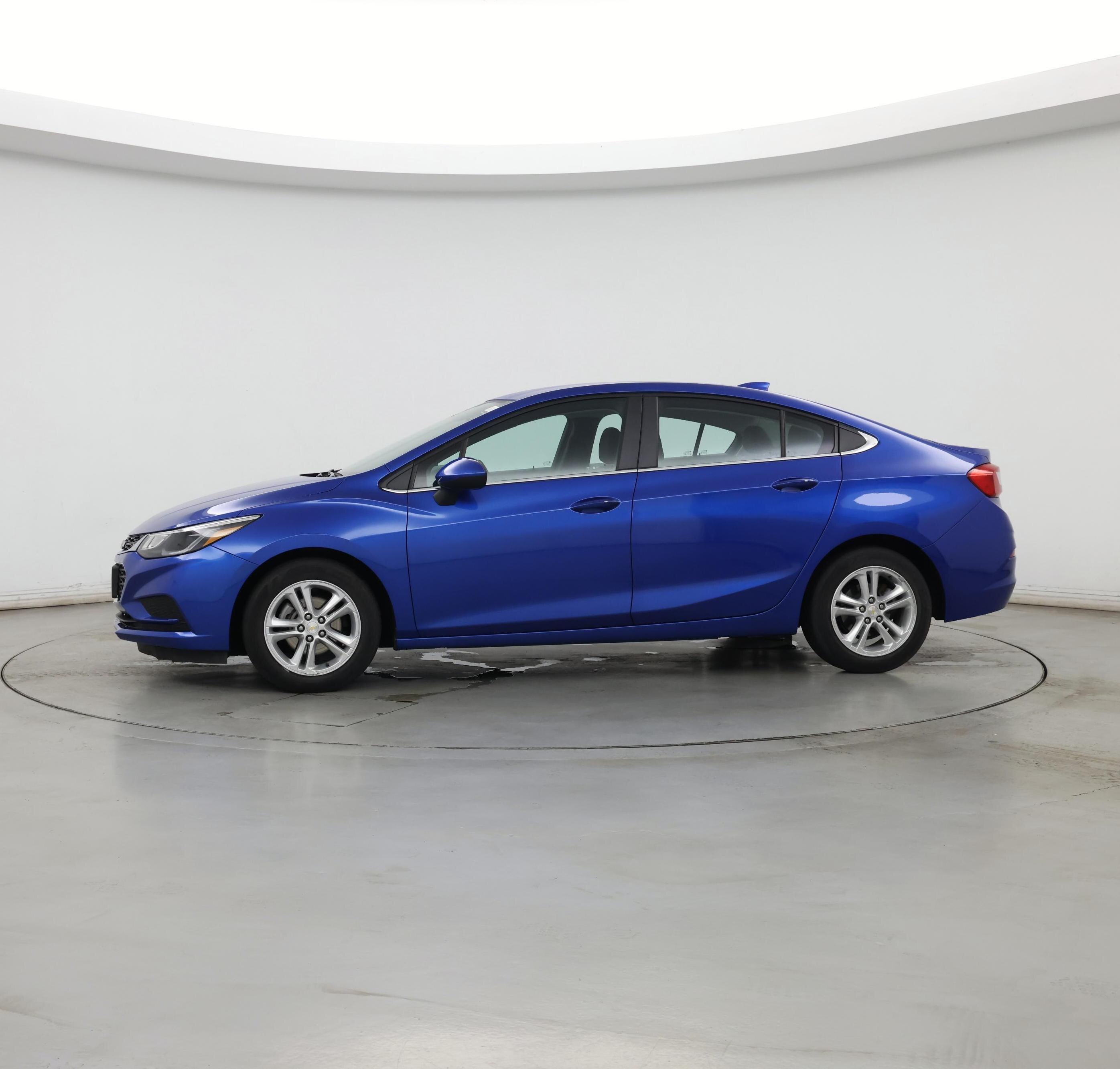 Thumbnail: 2018 Chevrolet Cruze - 3