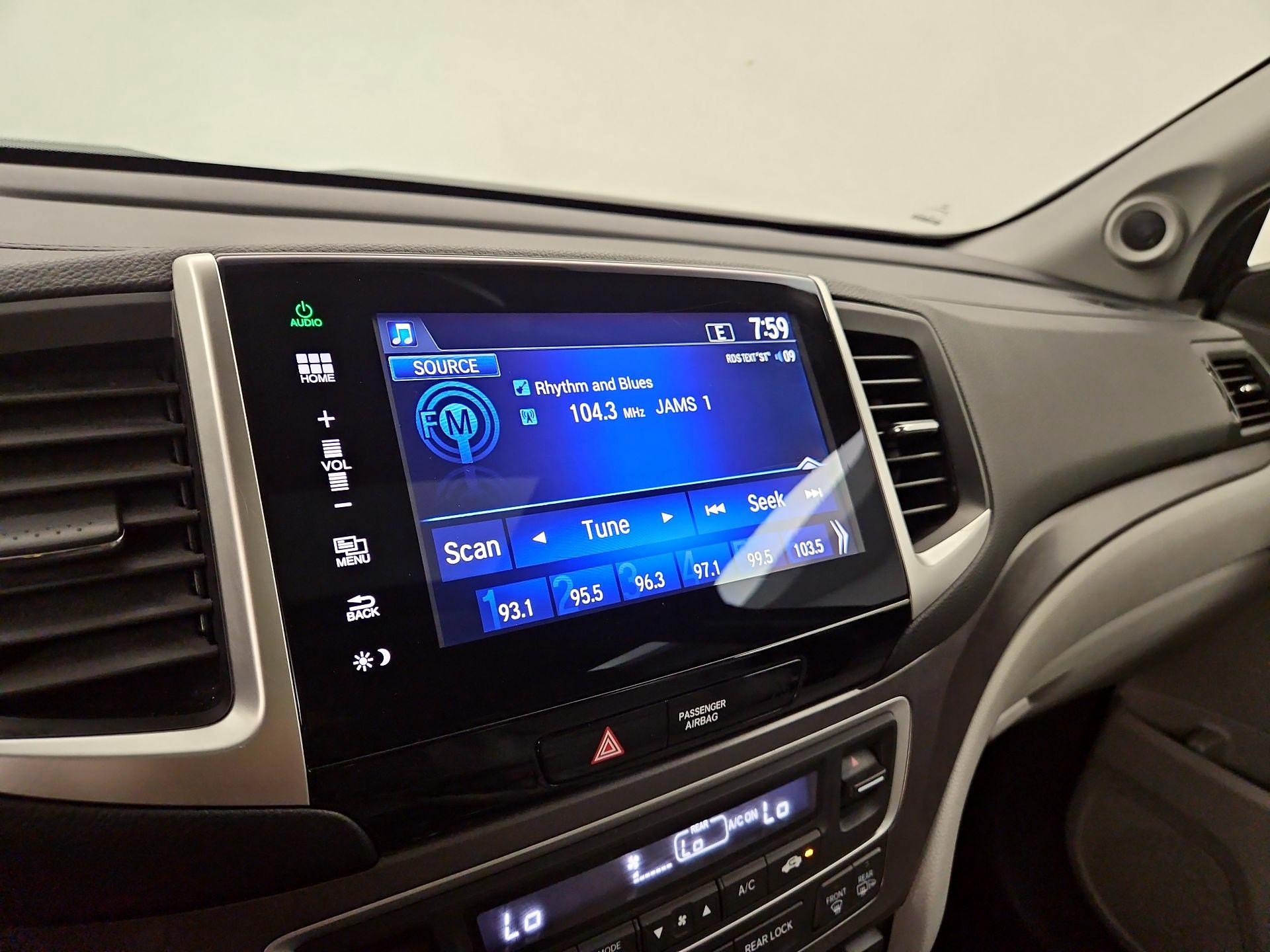 Thumbnail: 2016 Honda Pilot - 15