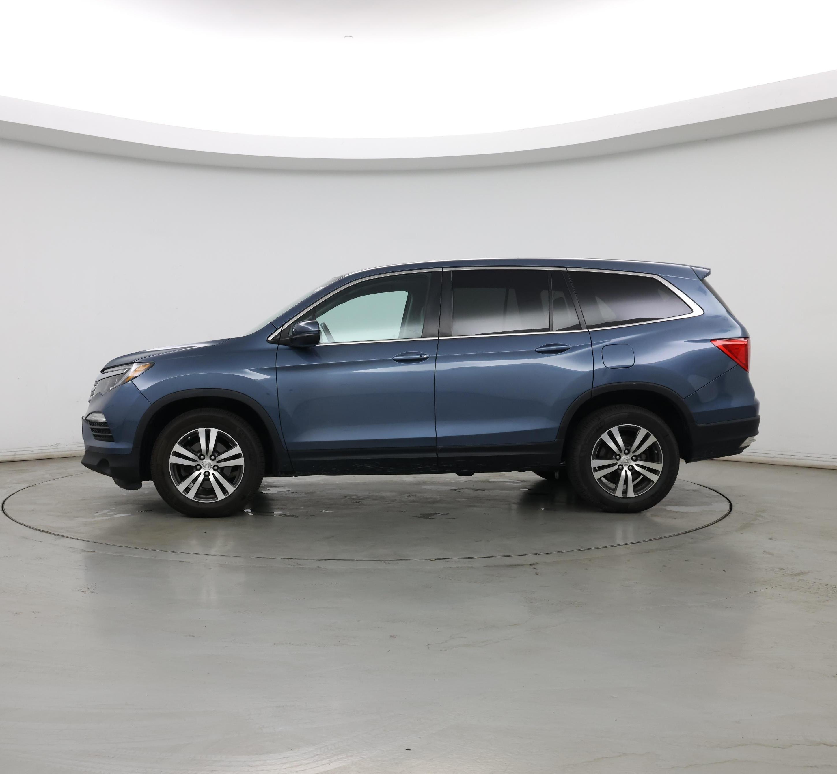 Thumbnail: 2016 Honda Pilot - 3
