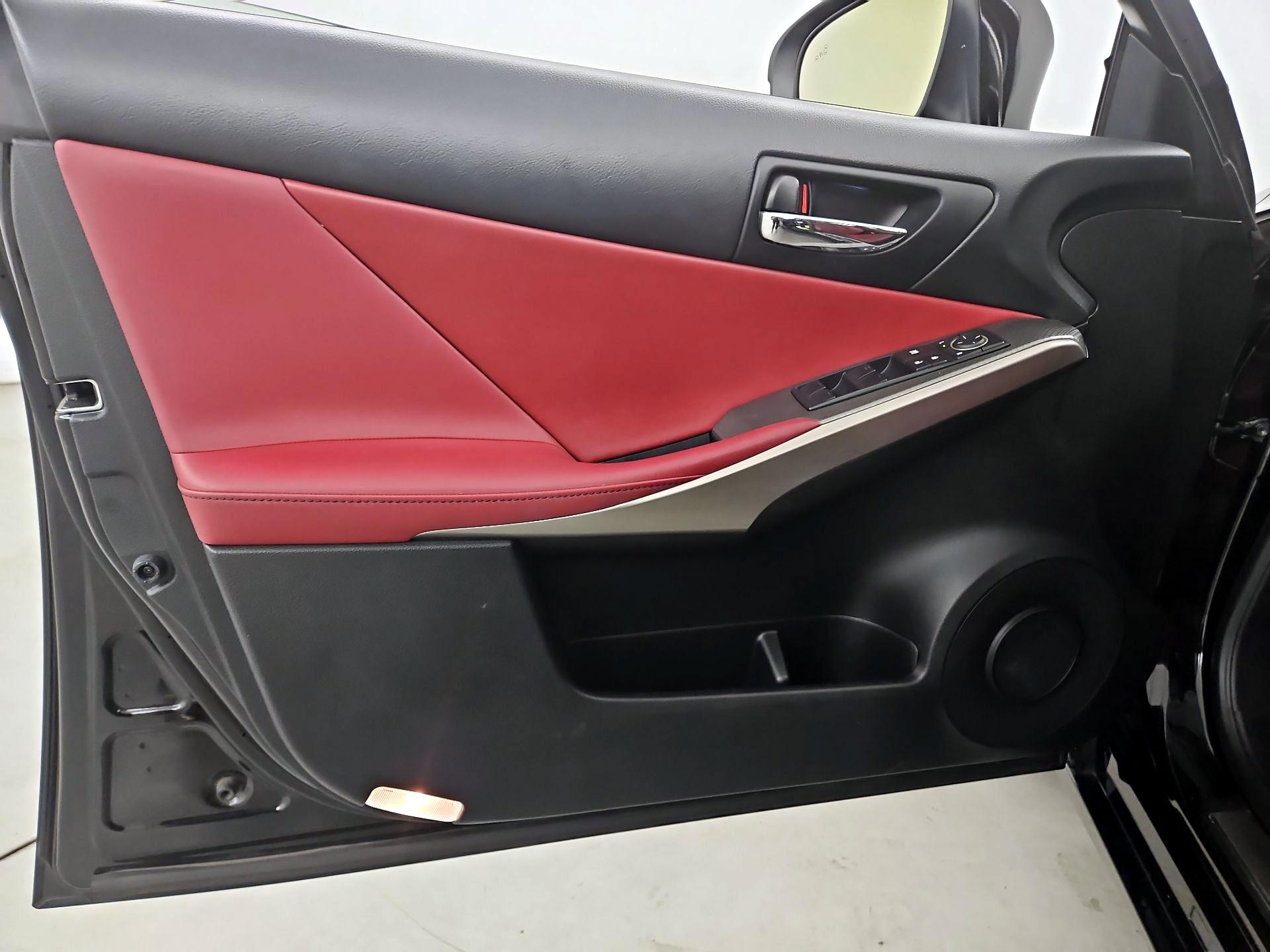 Thumbnail: 2015 Lexus IS - 12