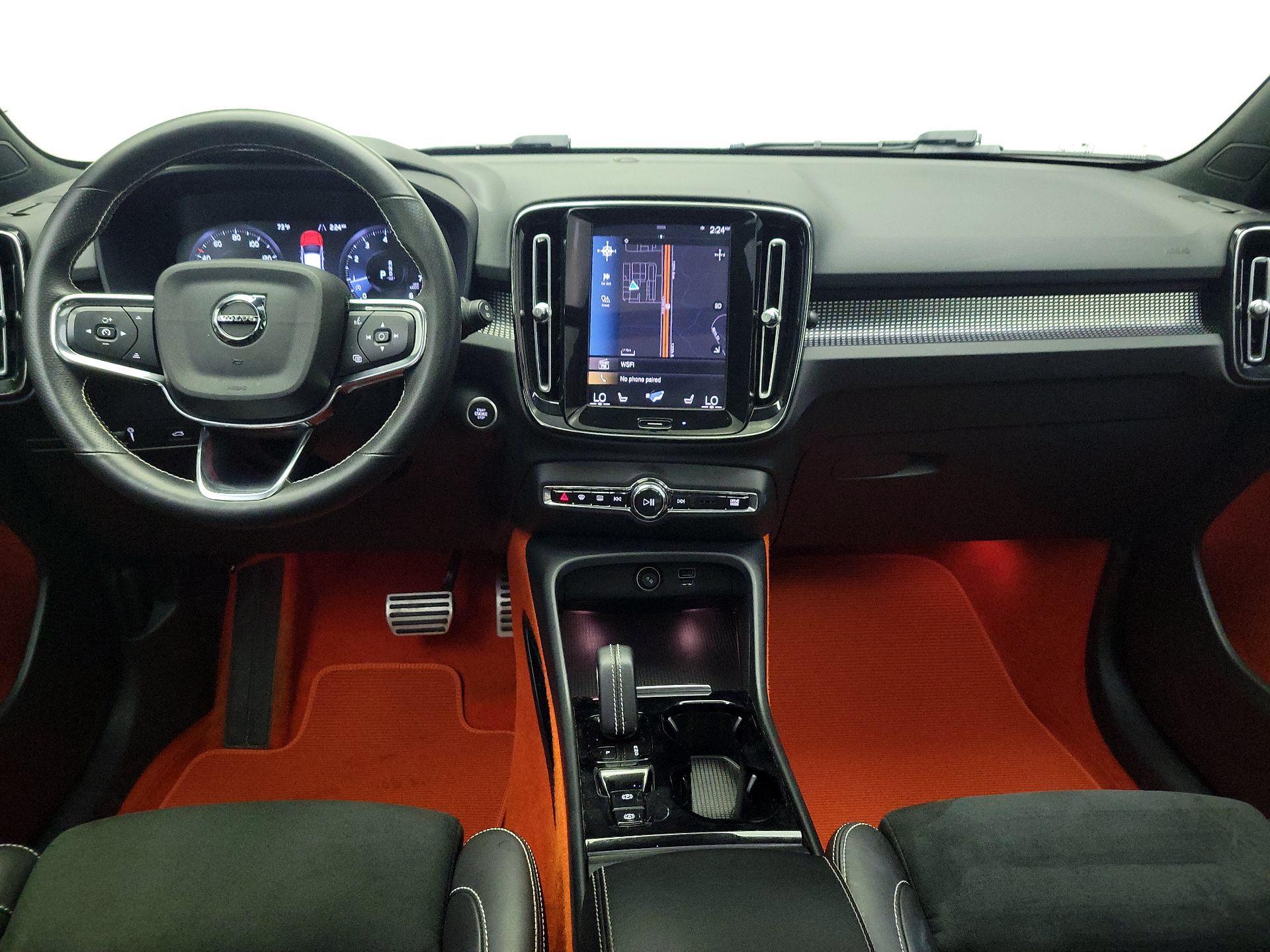 Thumbnail: 2021 Volvo XC40 - 9