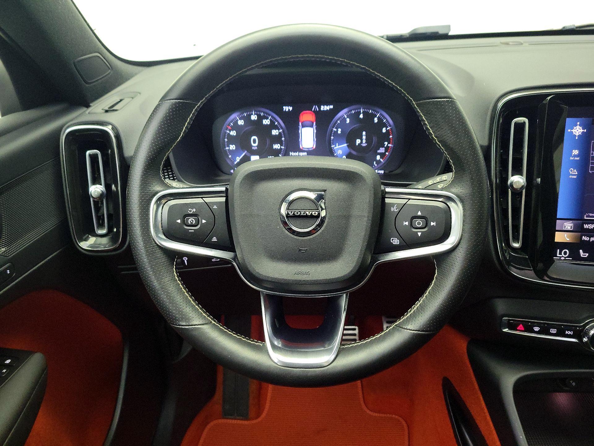 Thumbnail: 2021 Volvo XC40 - 10