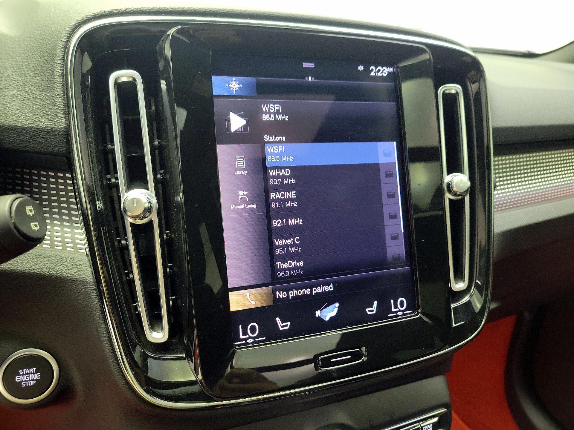 Thumbnail: 2021 Volvo XC40 - 16