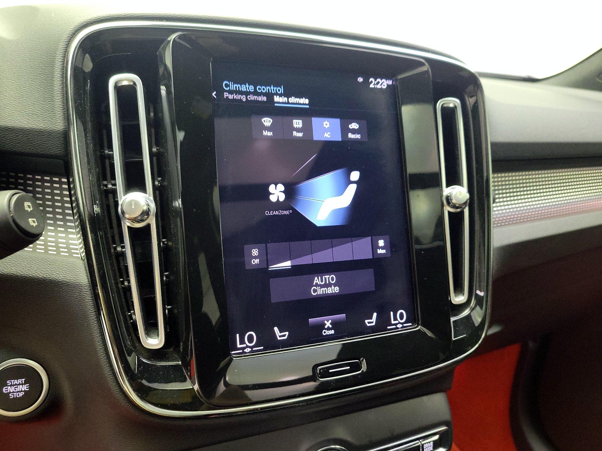Thumbnail: 2021 Volvo XC40 - 17
