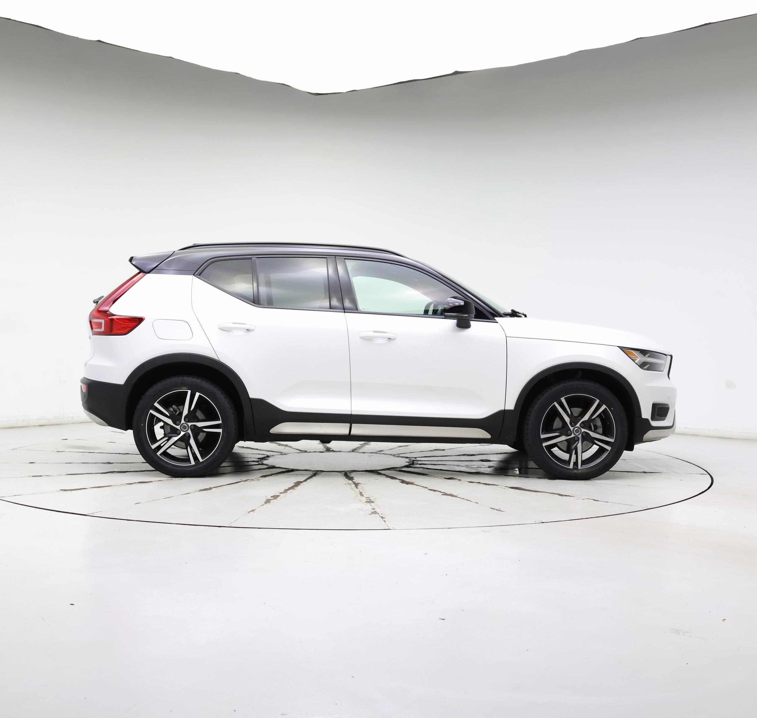 Thumbnail: 2021 Volvo XC40 - 7