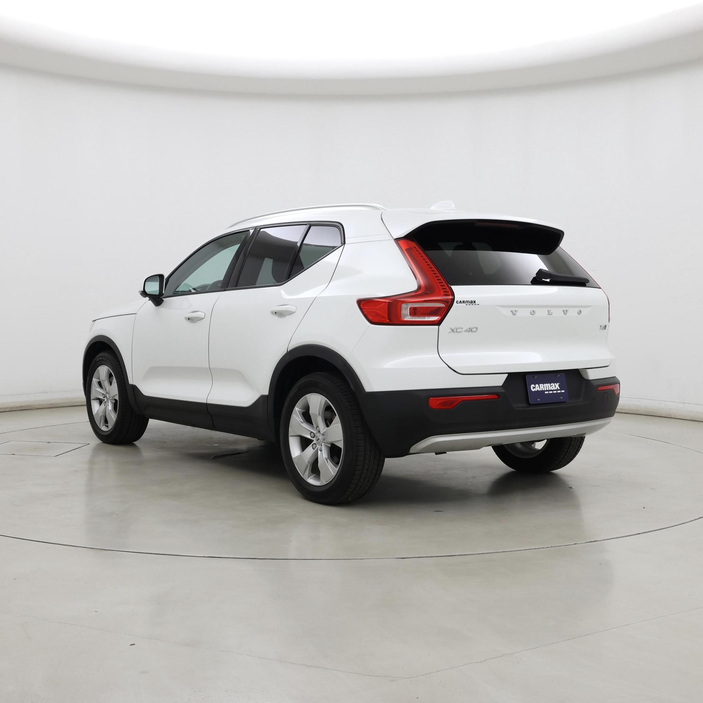 Thumbnail: 2021 Volvo XC40 - 2