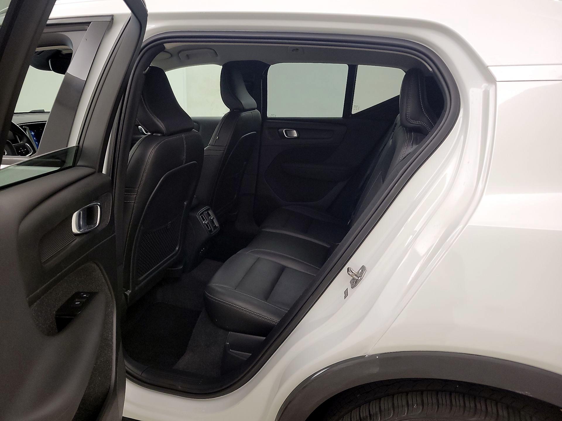 Thumbnail: 2021 Volvo XC40 - 20