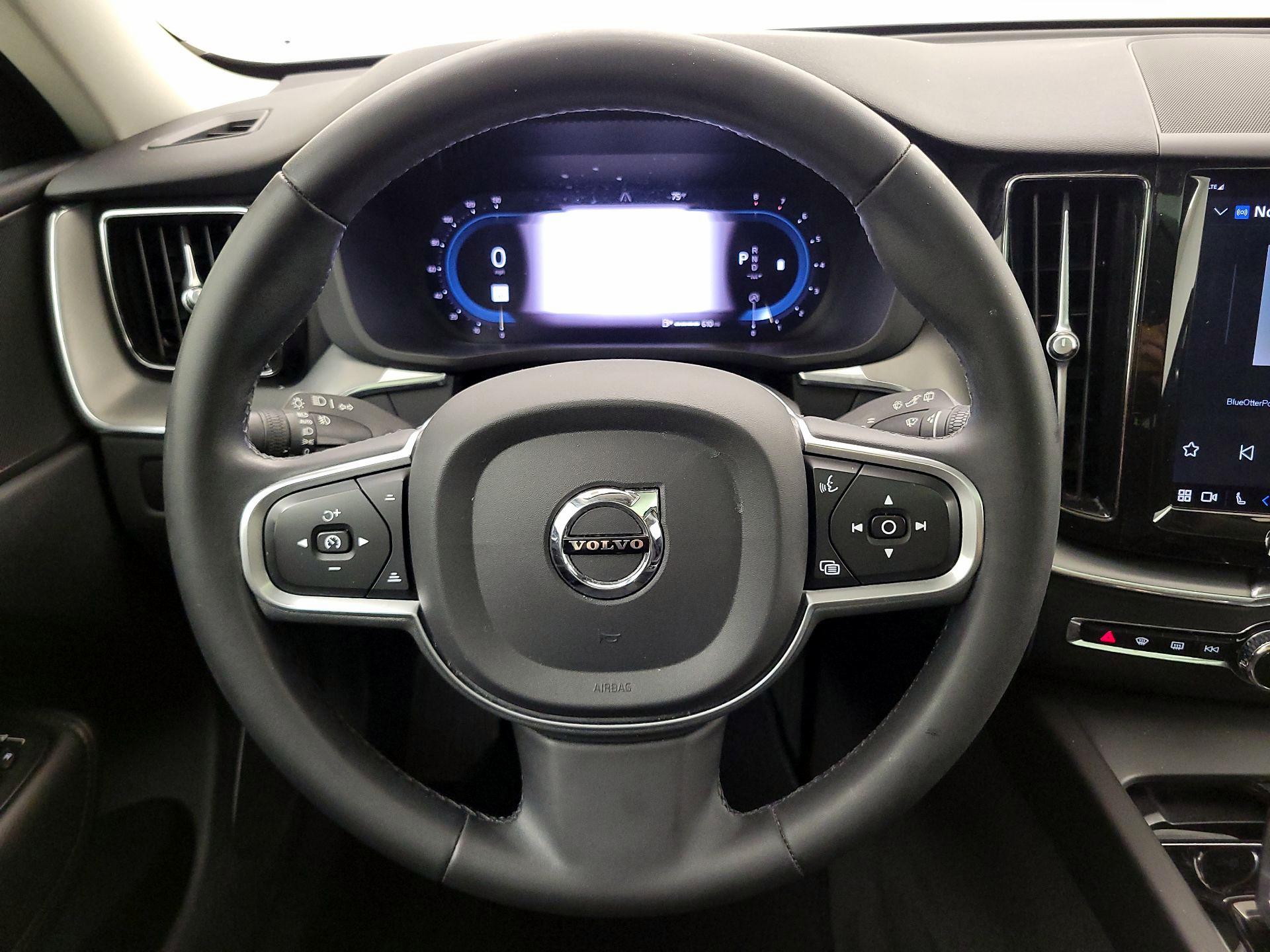 Thumbnail: 2022 Volvo XC60 - 10