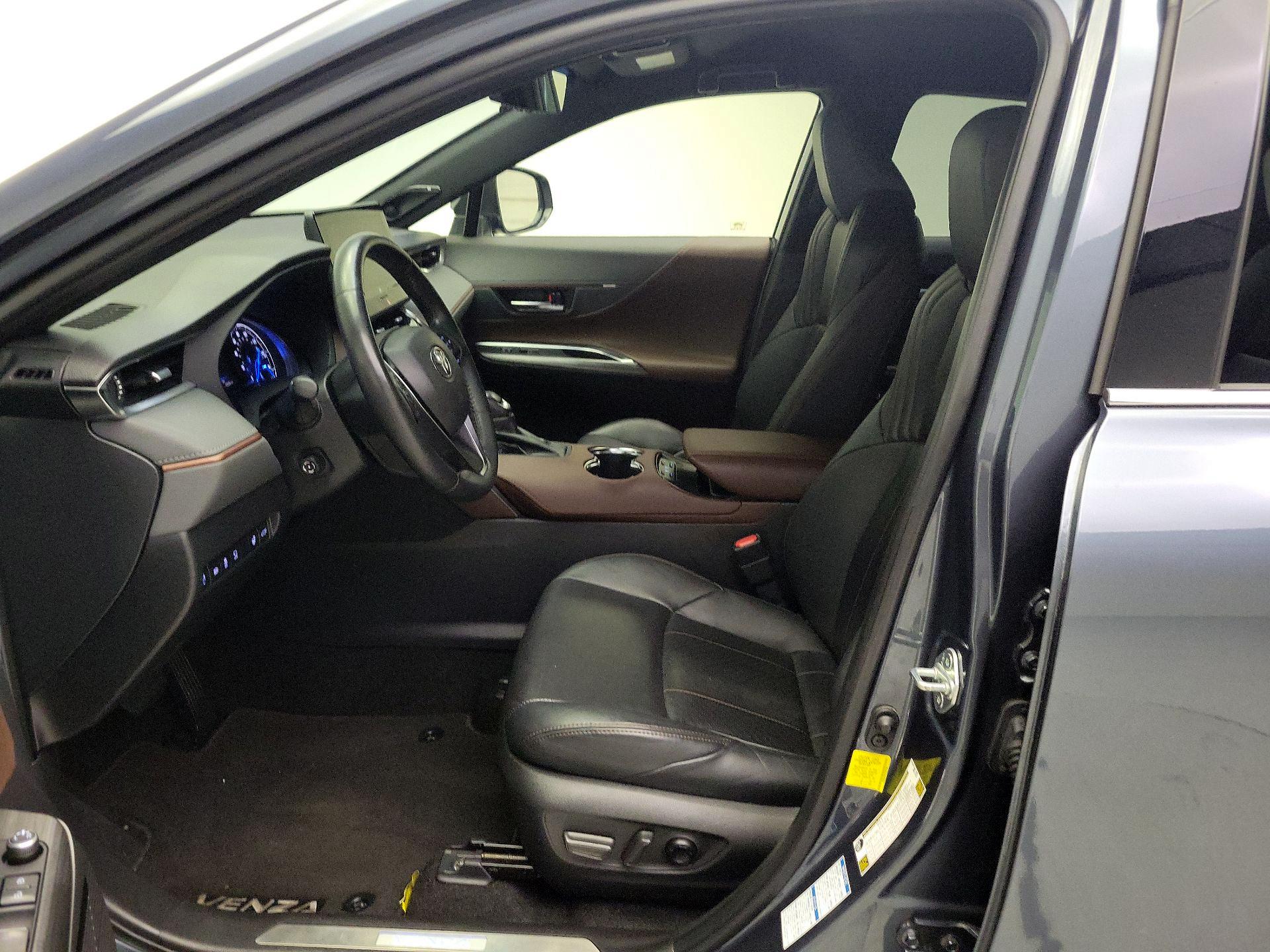 Thumbnail: 2021 Toyota Venza - 11
