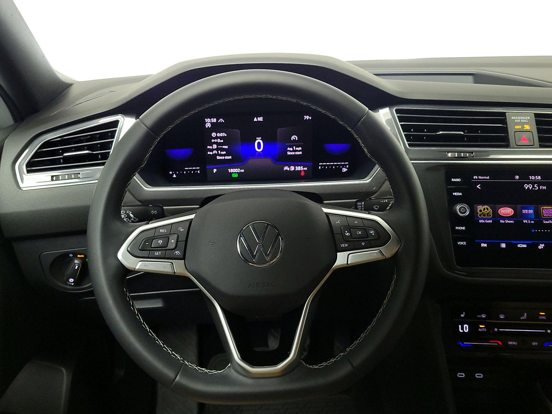 Thumbnail: 2023 Volkswagen Tiguan - 10