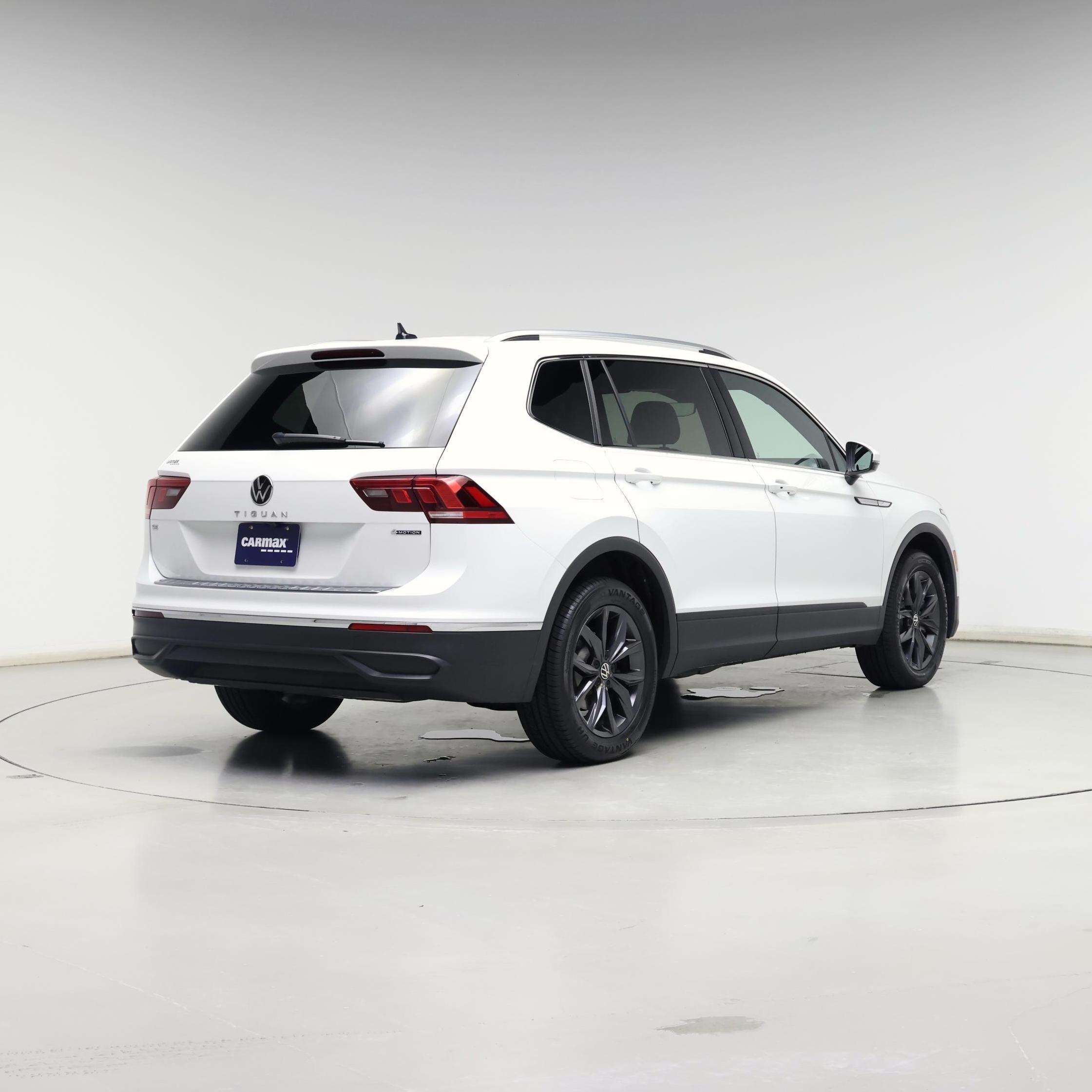 Thumbnail: 2023 Volkswagen Tiguan - 8