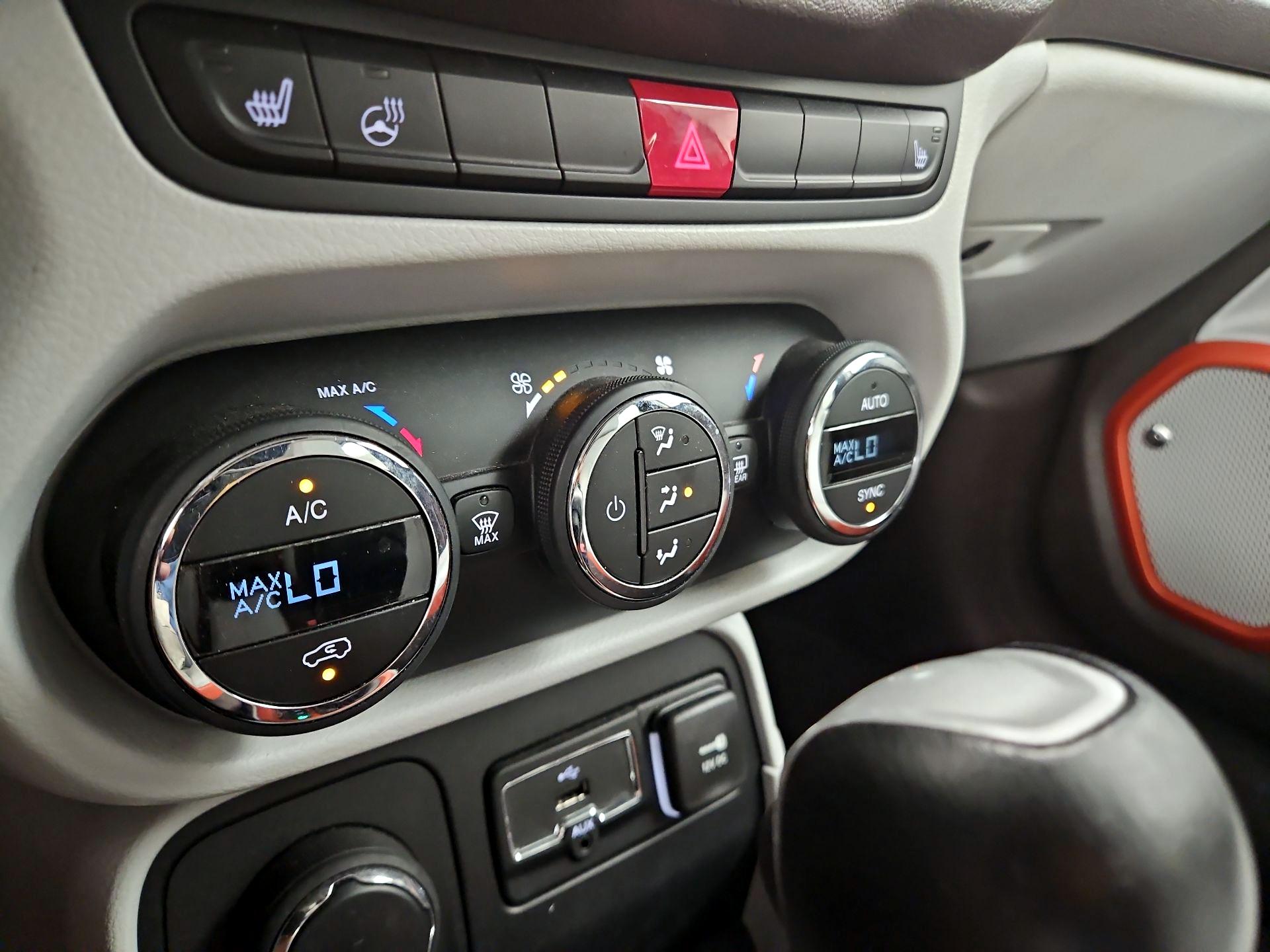 Thumbnail: 2016 Jeep Renegade - 17