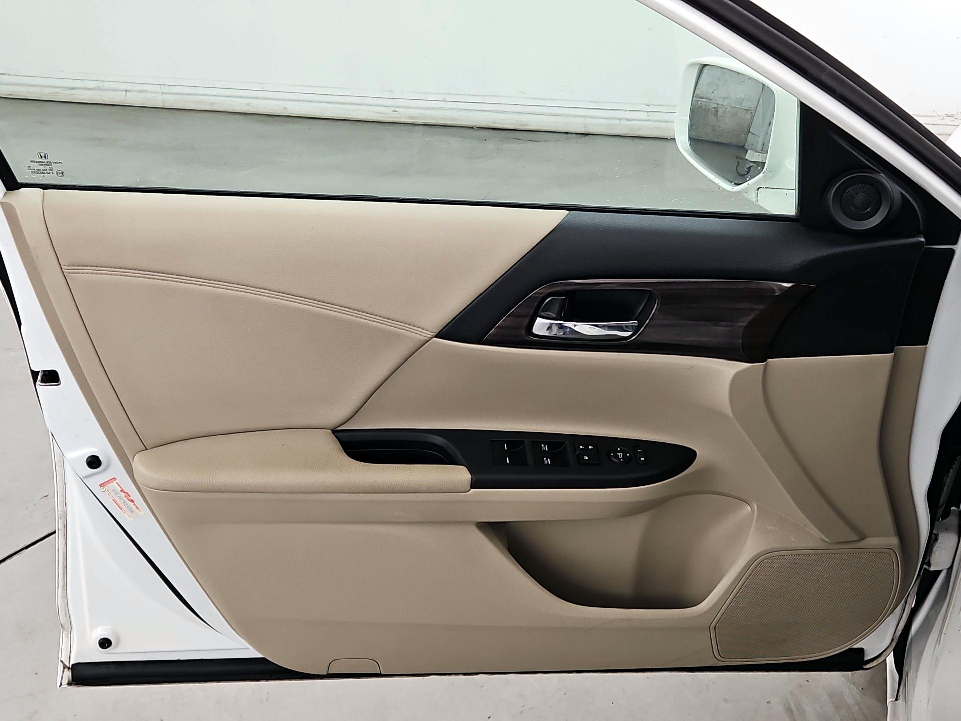 Thumbnail: 2017 Honda Accord - 12