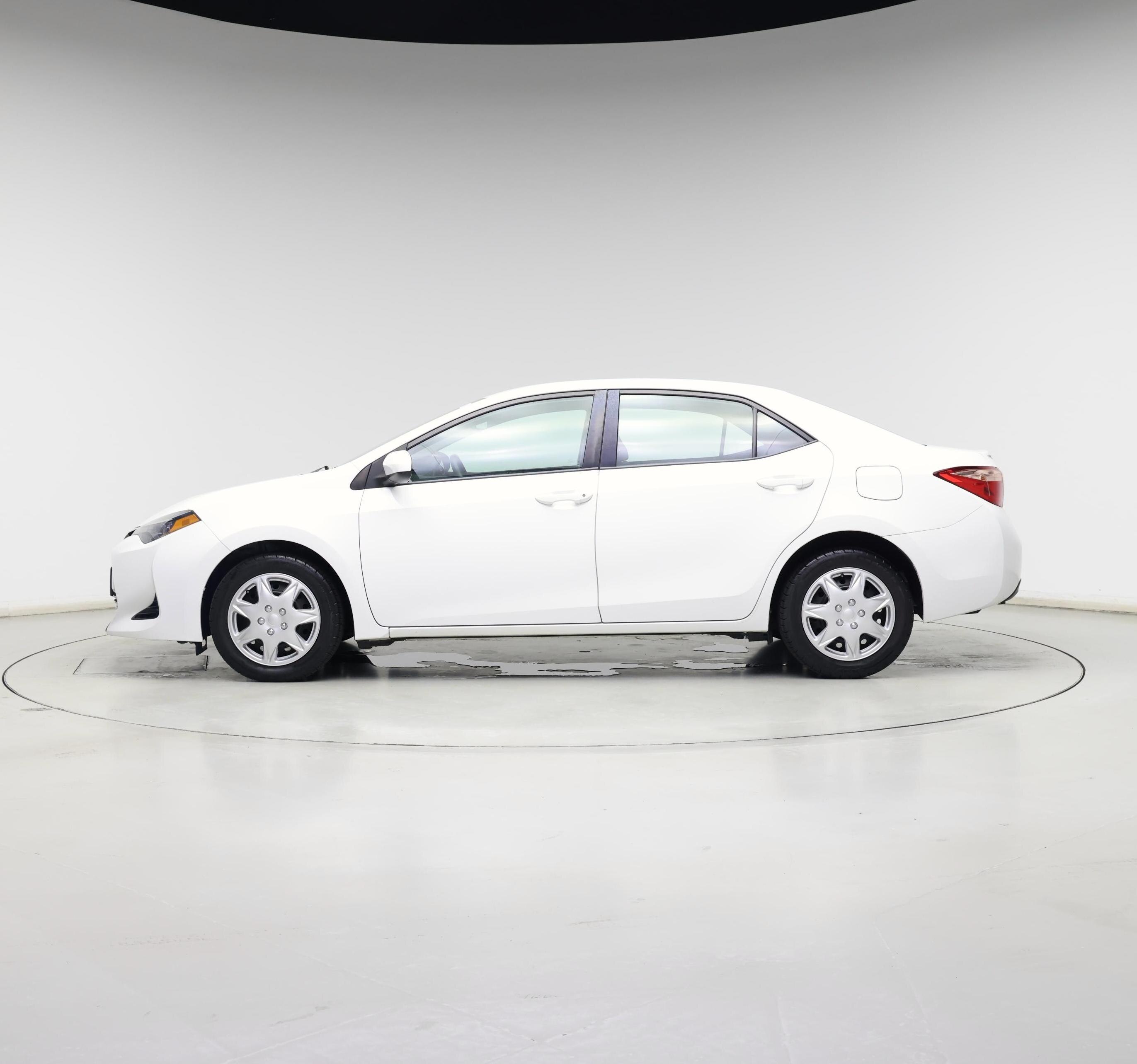 Thumbnail: 2018 Toyota Corolla - 3
