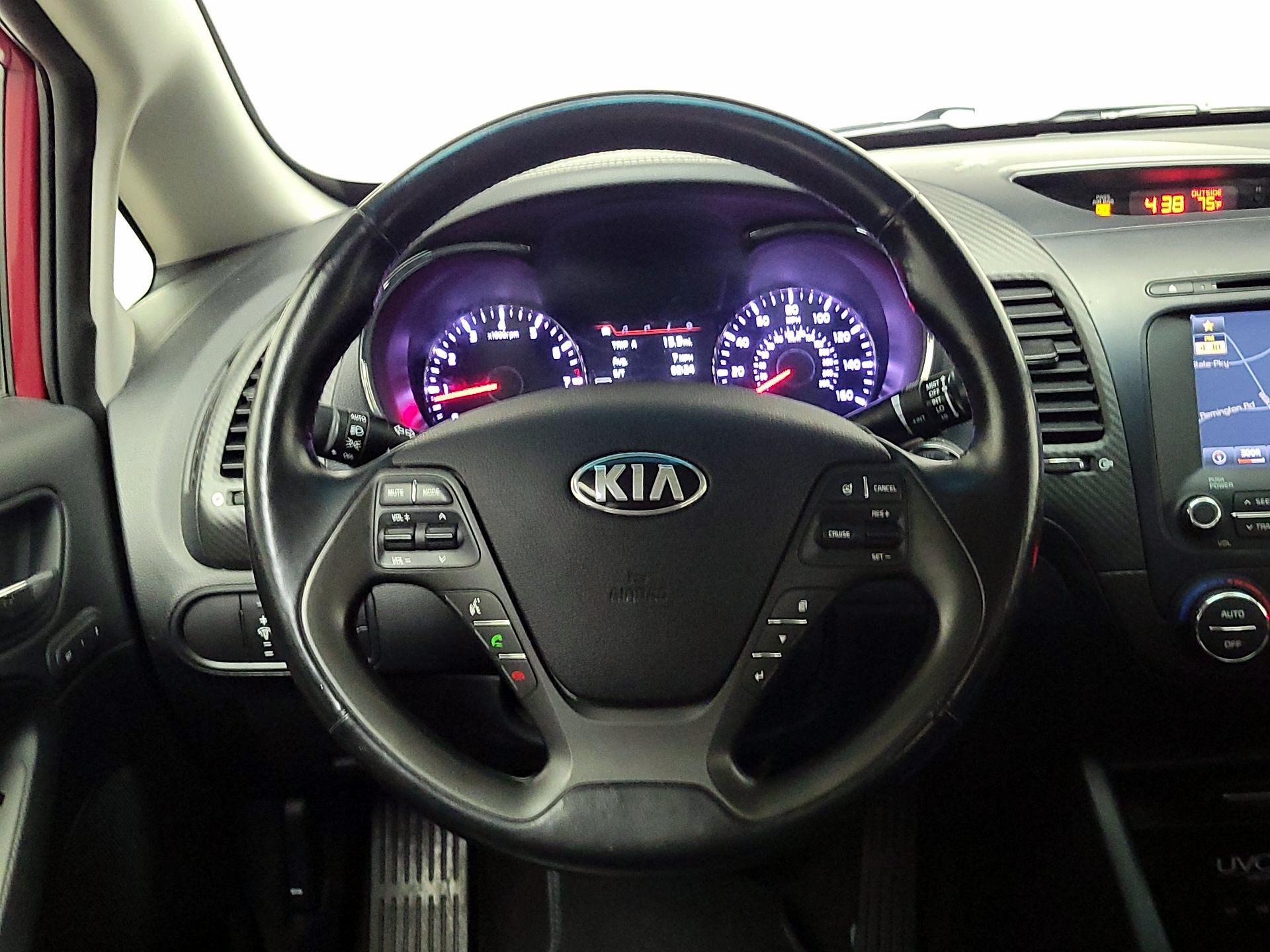 Thumbnail: 2015 Kia Forte - 10