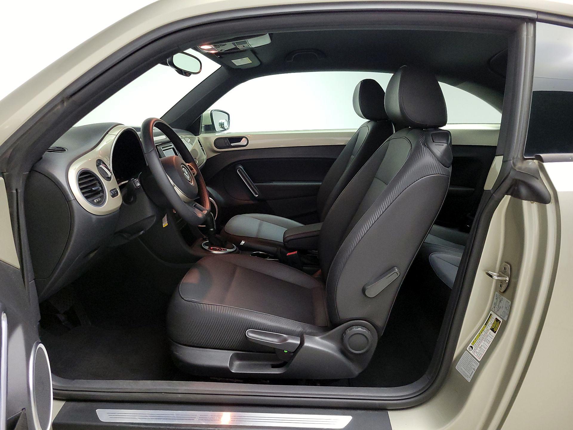 Thumbnail: 2016 Volkswagen Beetle - 11
