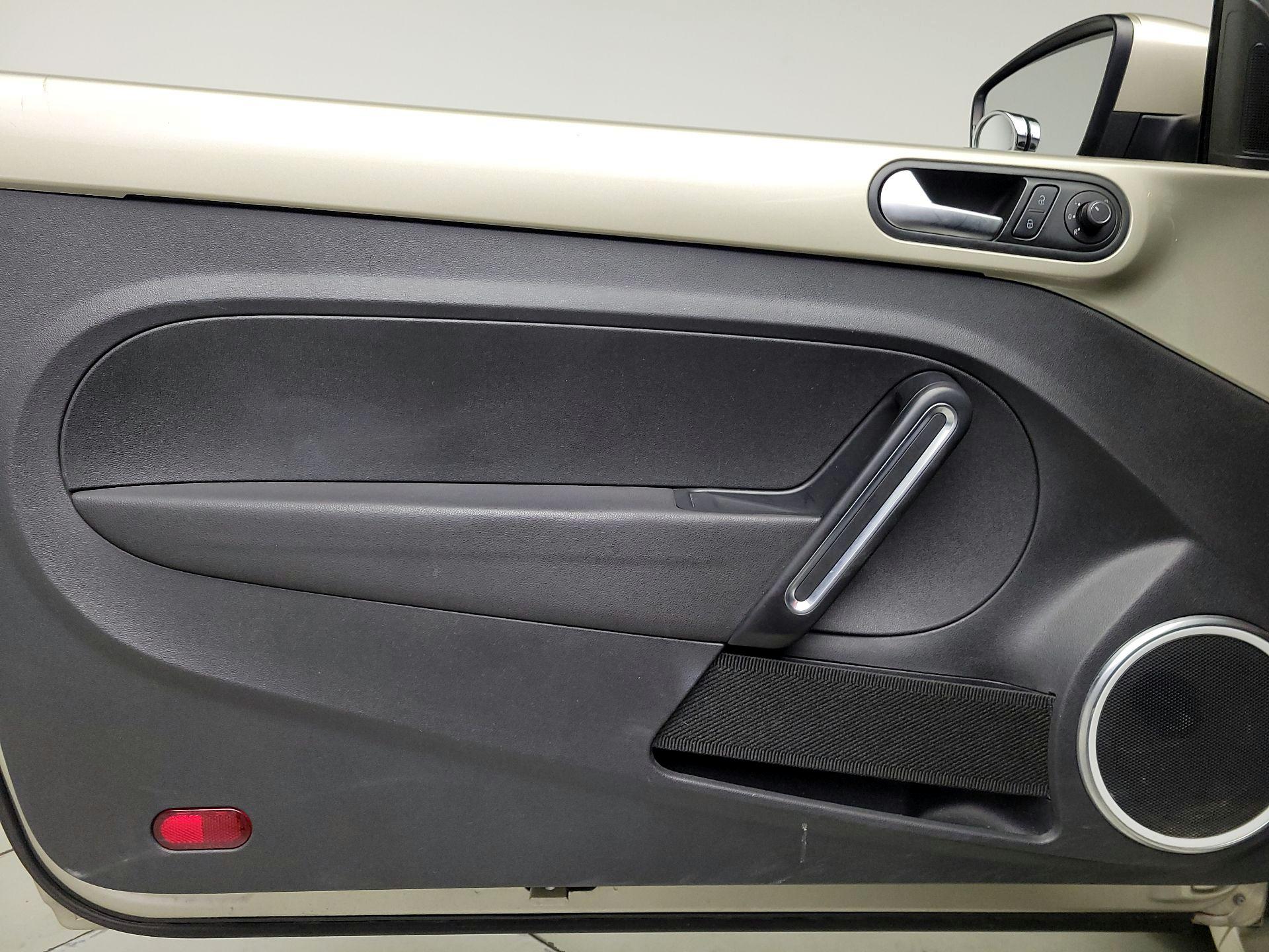 Thumbnail: 2016 Volkswagen Beetle - 12