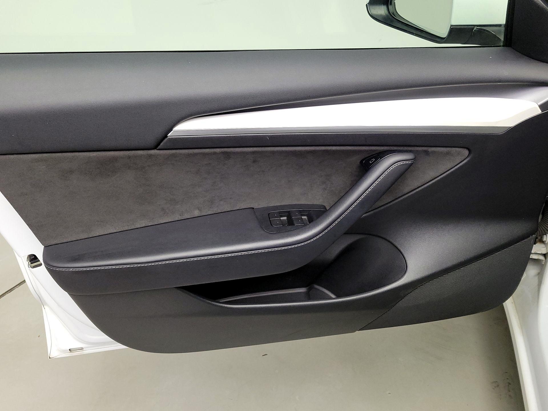 Thumbnail: 2022 Tesla Model 3 - 12