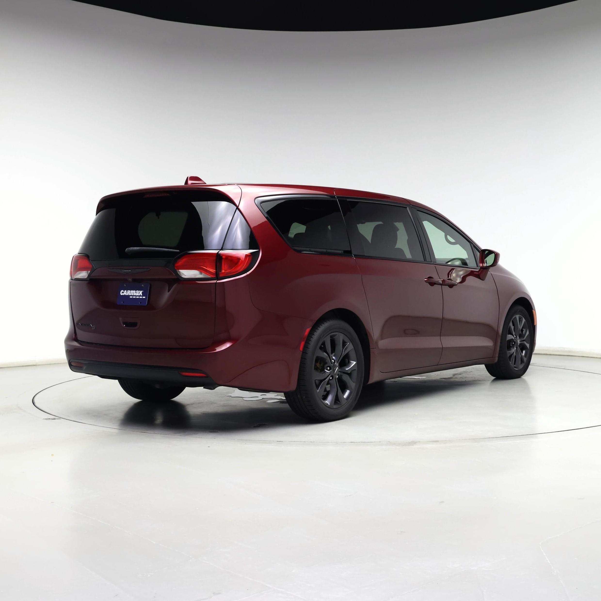 Thumbnail: 2018 Chrysler Pacifica - 8