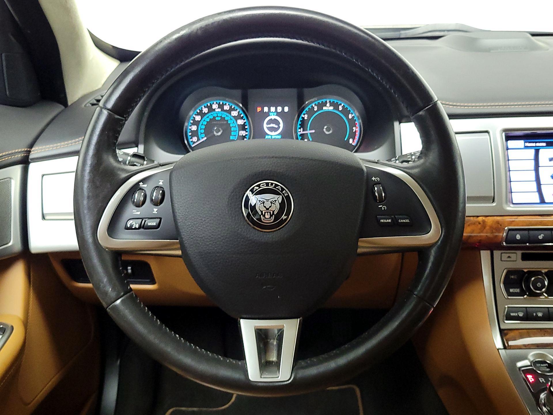 Thumbnail: 2015 Jaguar XF - 10