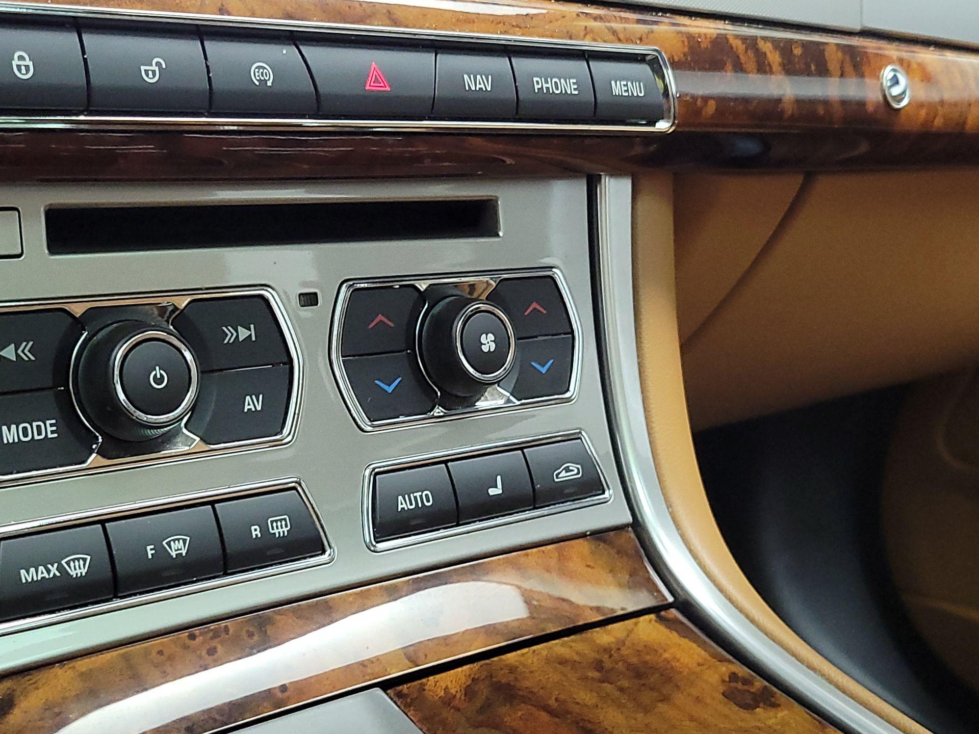 Thumbnail: 2015 Jaguar XF - 17