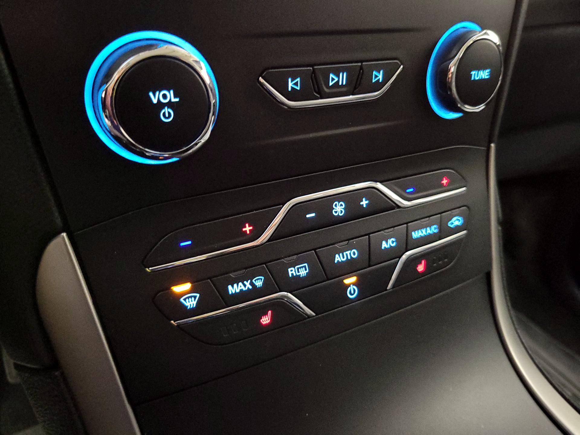 Thumbnail: 2020 Ford Edge - 17