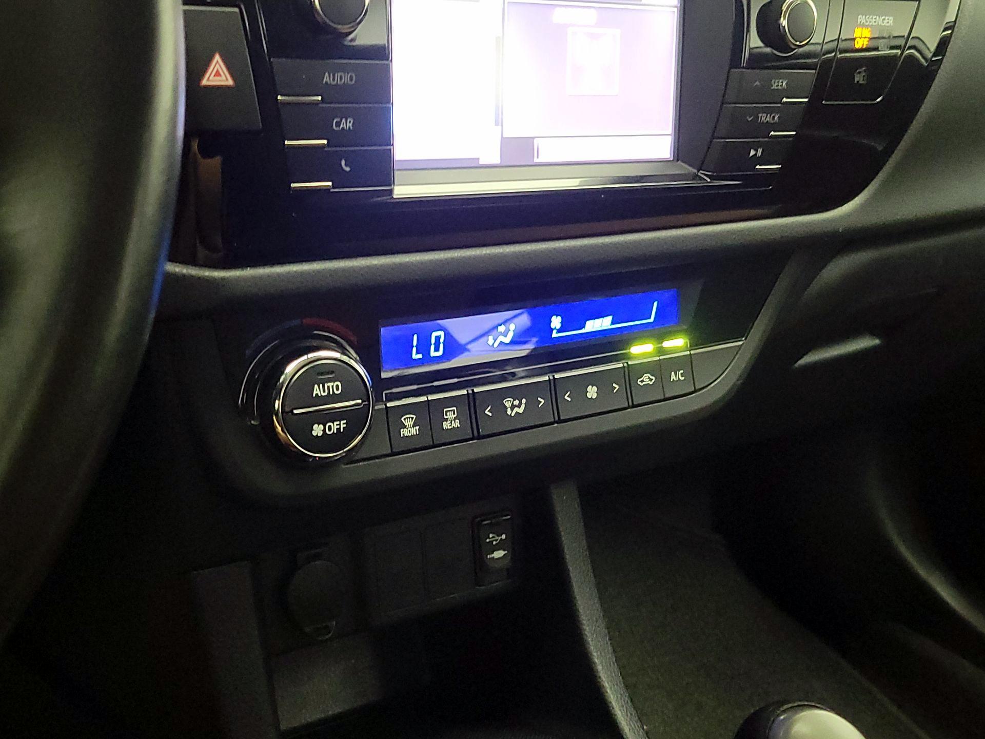 Thumbnail: 2014 Toyota Corolla - 16