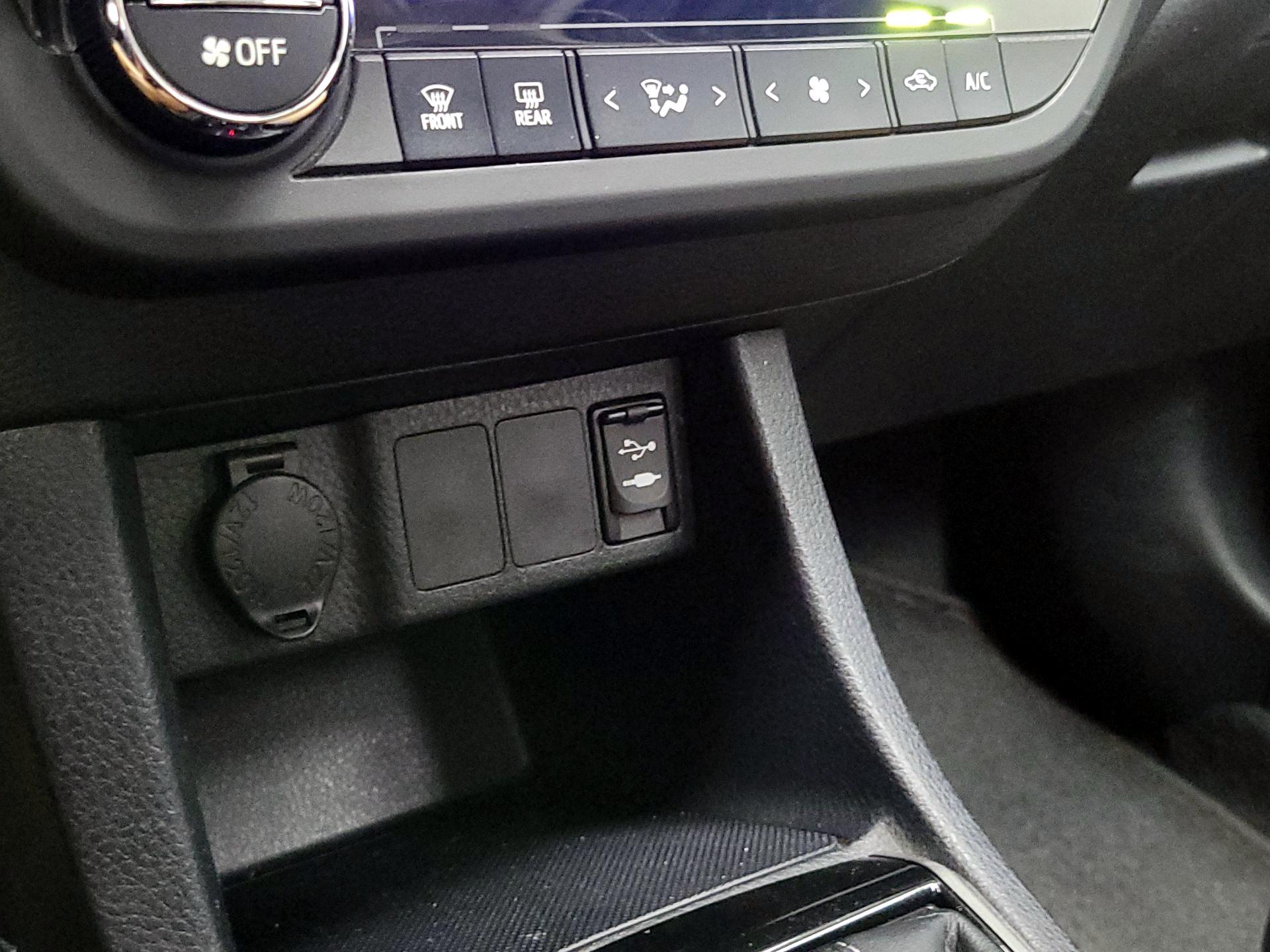 Thumbnail: 2014 Toyota Corolla - 18