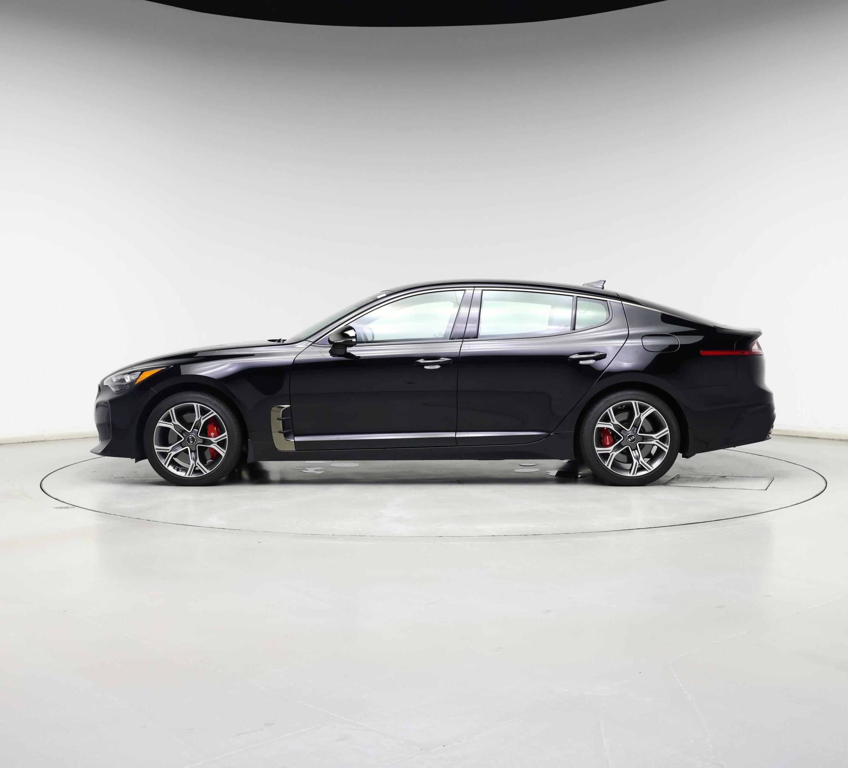 Thumbnail: 2018 Kia Stinger - 3