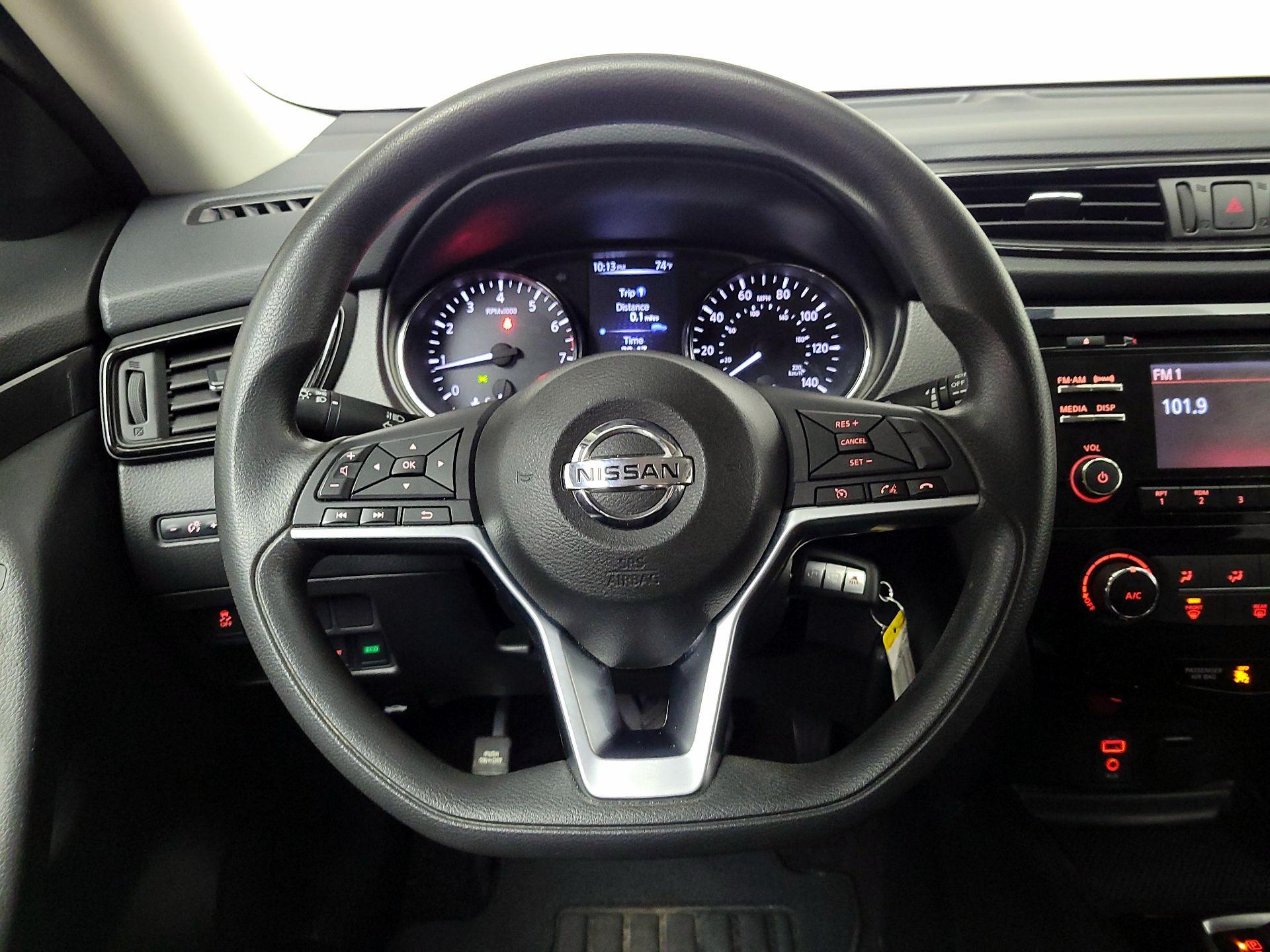 Thumbnail: 2017 Nissan Rogue - 10