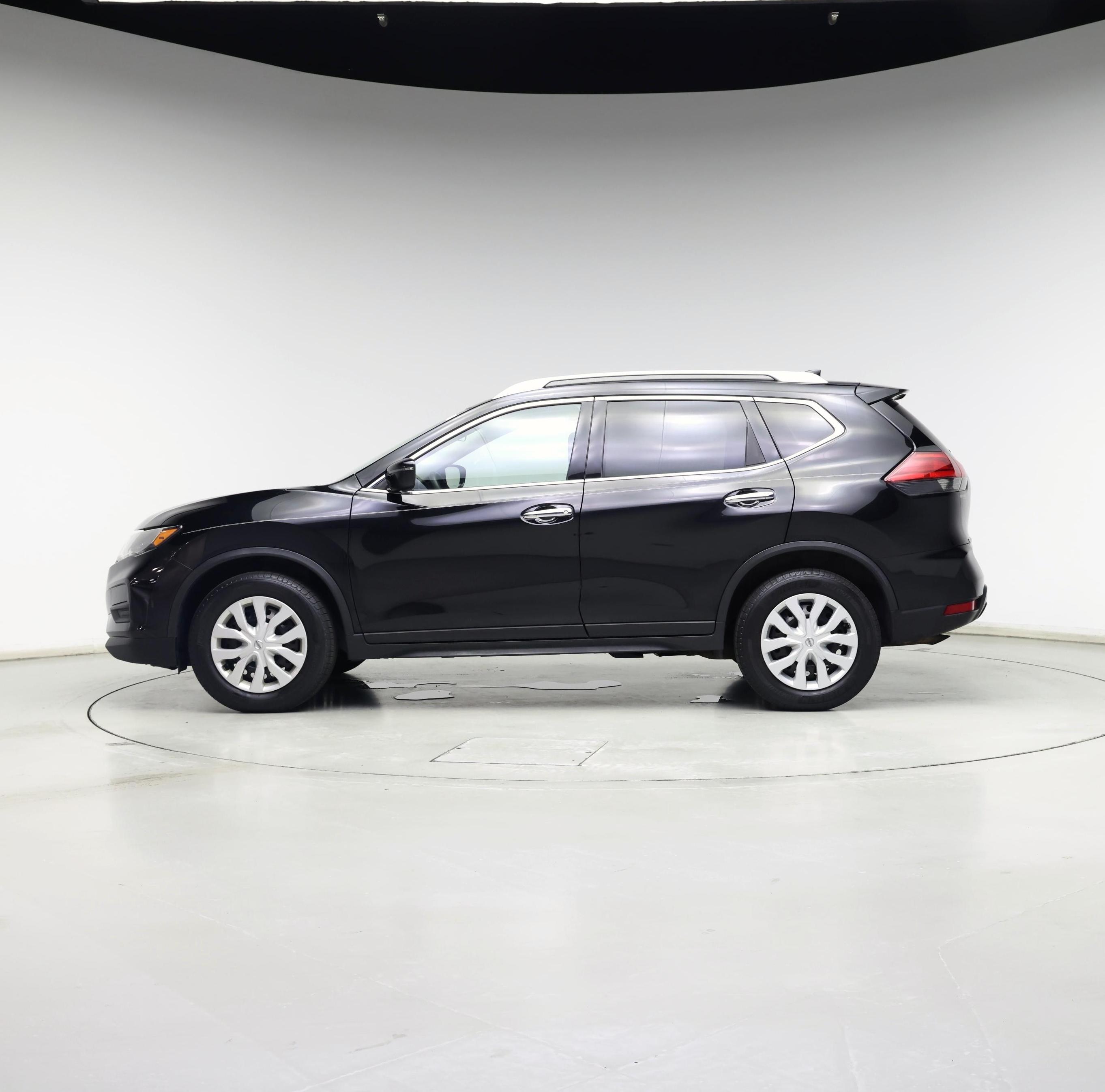 Thumbnail: 2017 Nissan Rogue - 3
