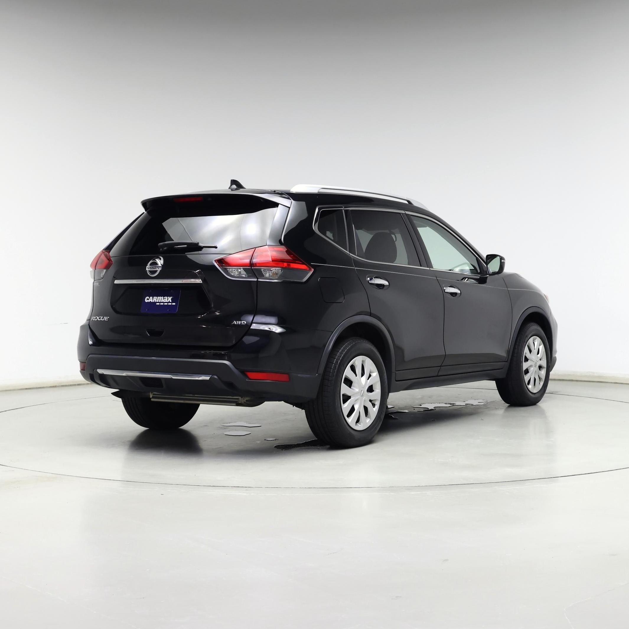 Thumbnail: 2017 Nissan Rogue - 8