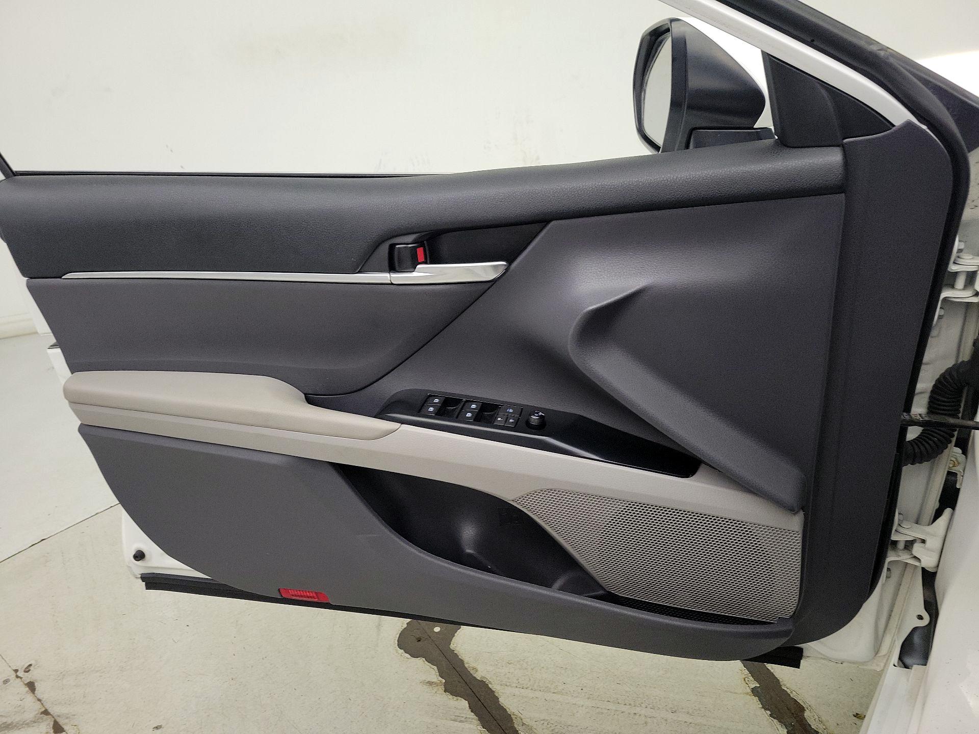 Thumbnail: 2020 Toyota Camry - 12