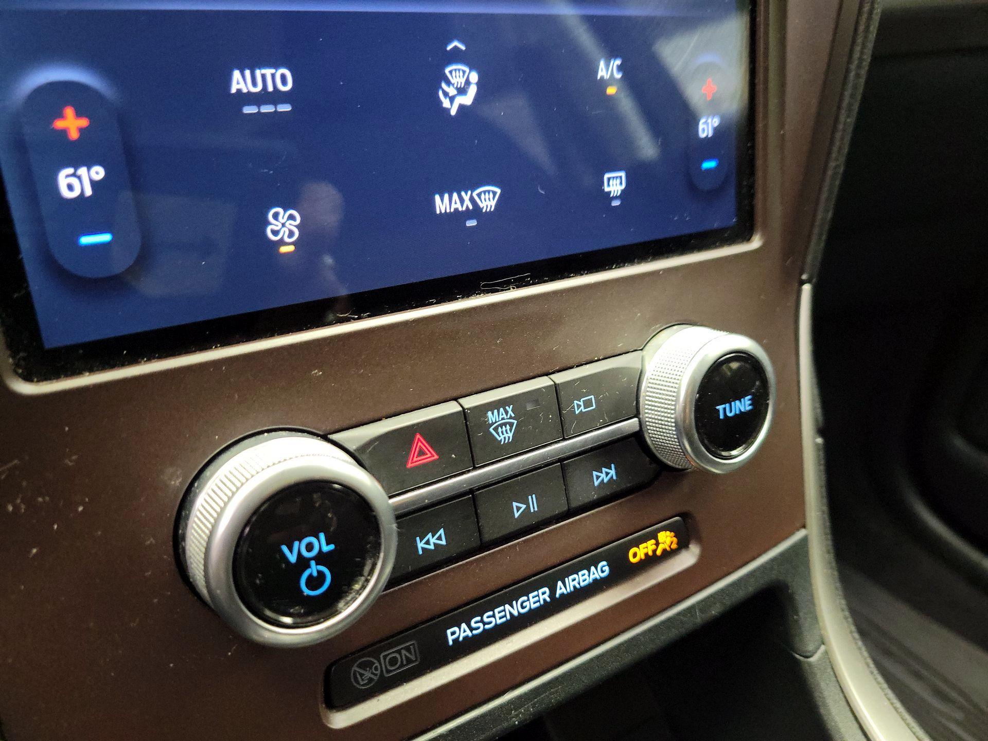 Thumbnail: 2021 Ford Edge - 16